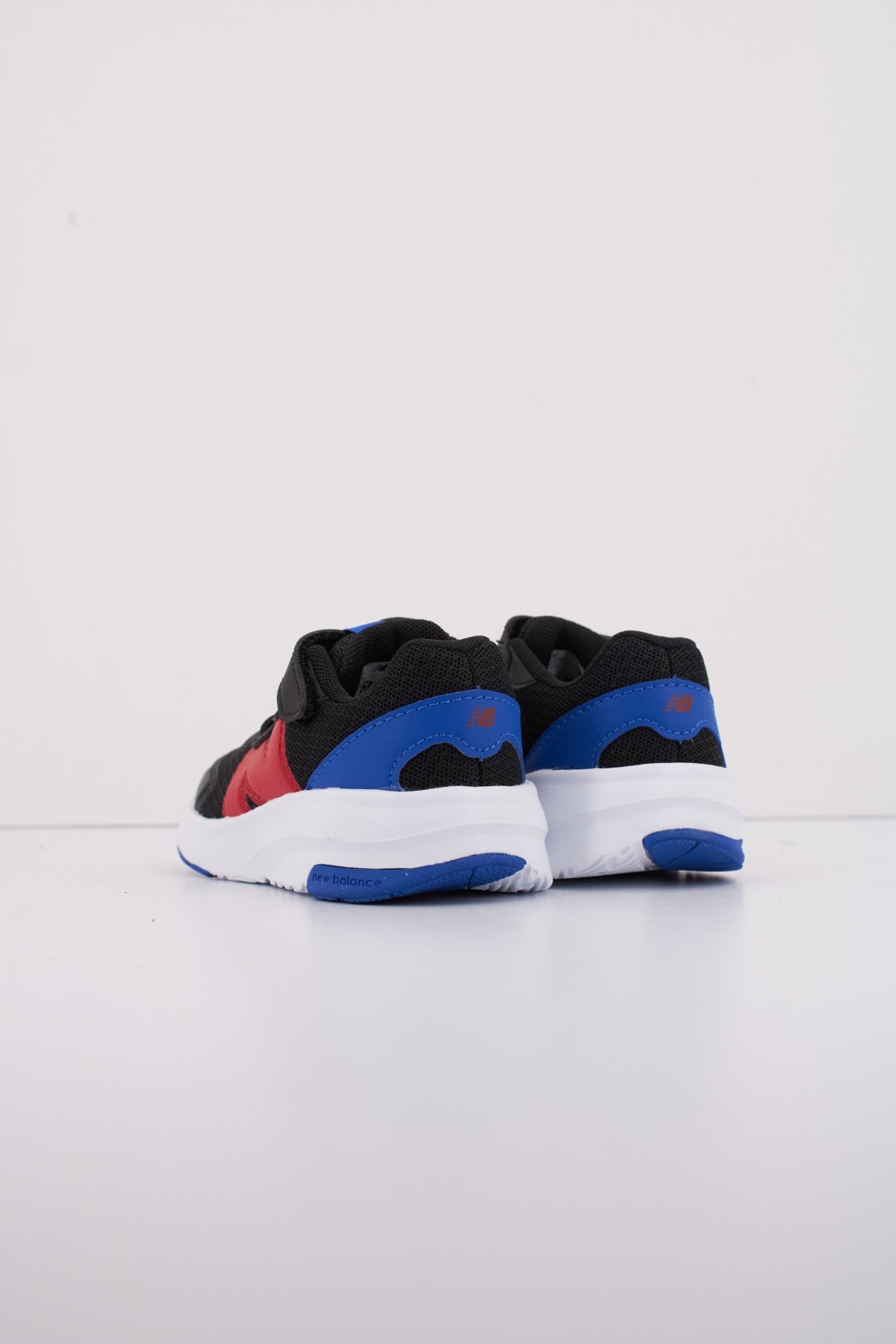 NEW BALANCE IT en color NEGRO  (4)