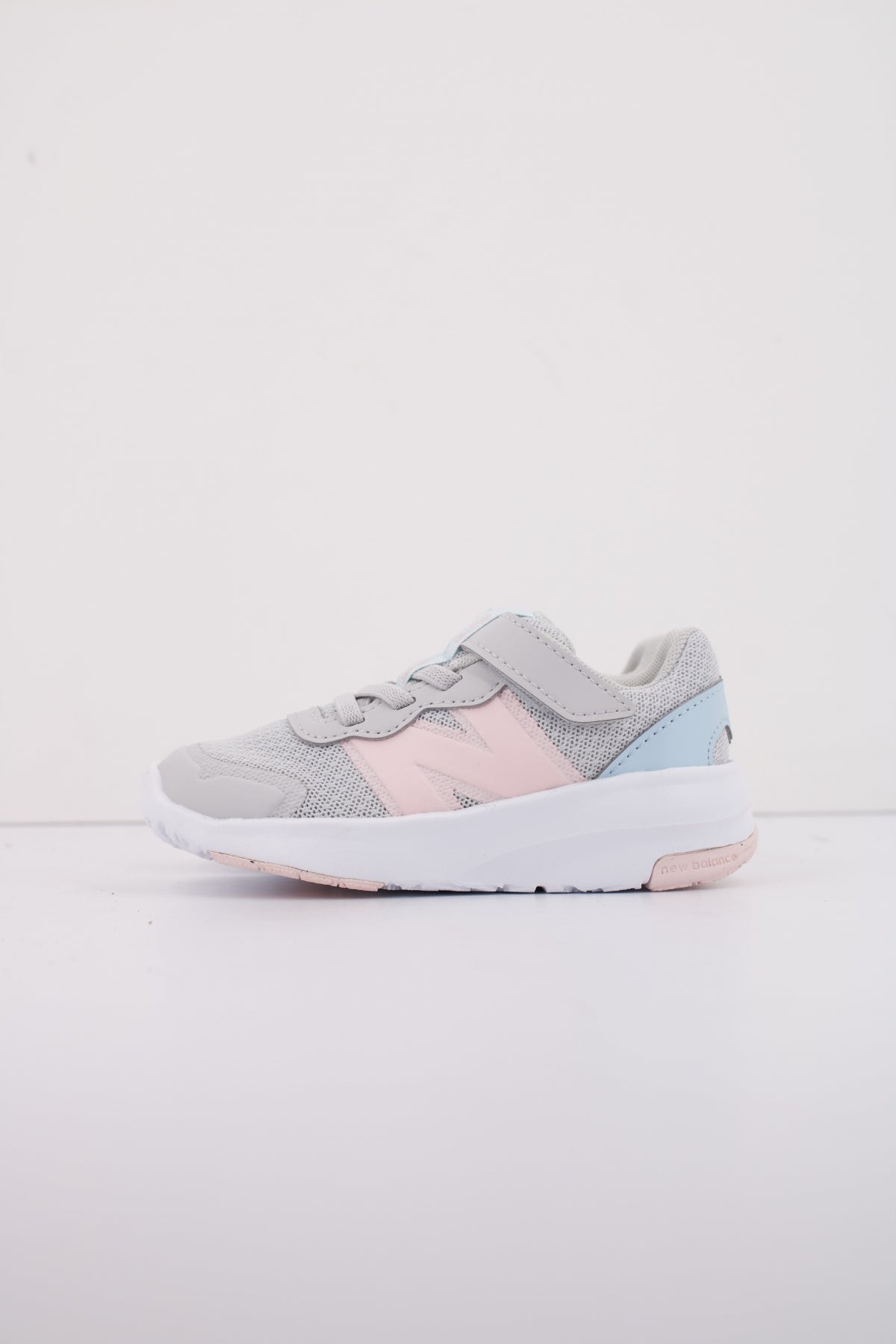 NEW BALANCE IT en color GRIS  (1)