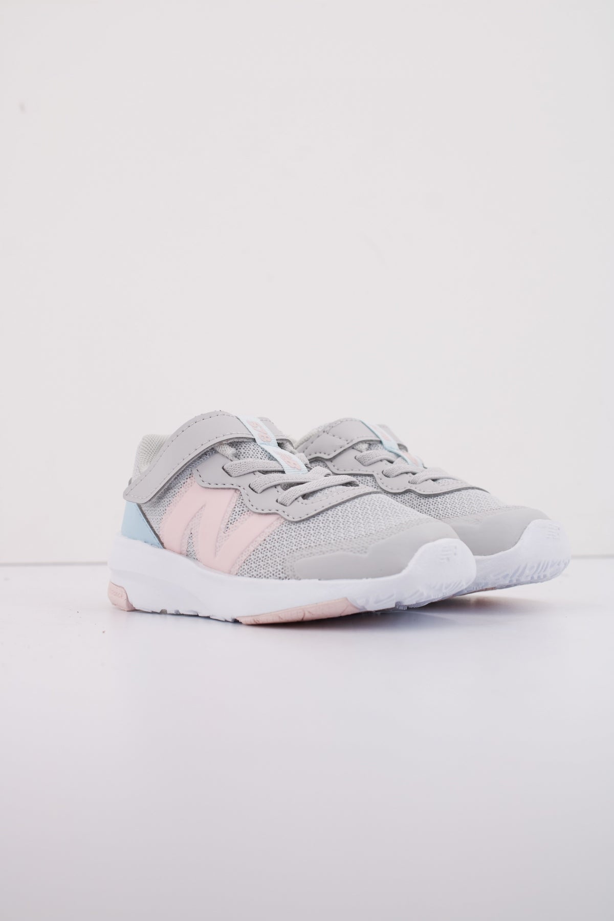 NEW BALANCE IT en color GRIS  (2)