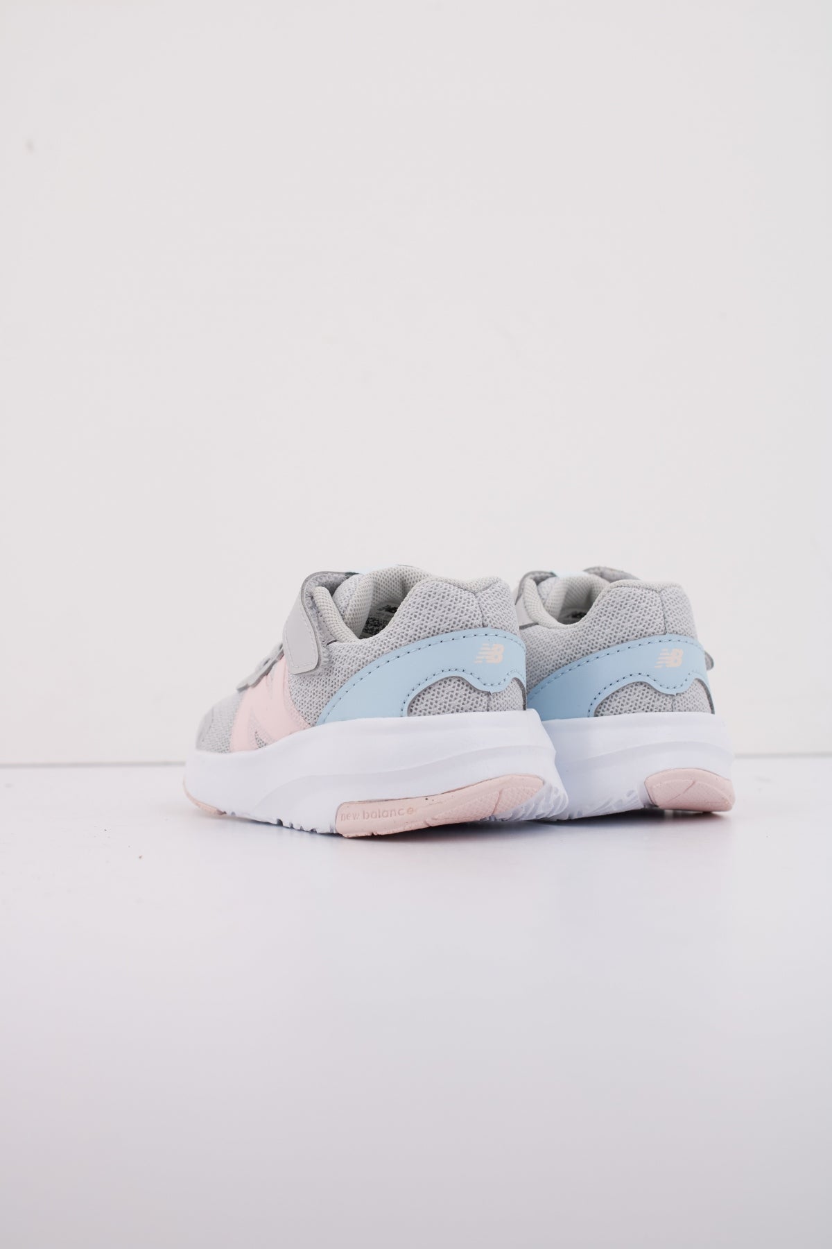 NEW BALANCE IT en color GRIS  (4)