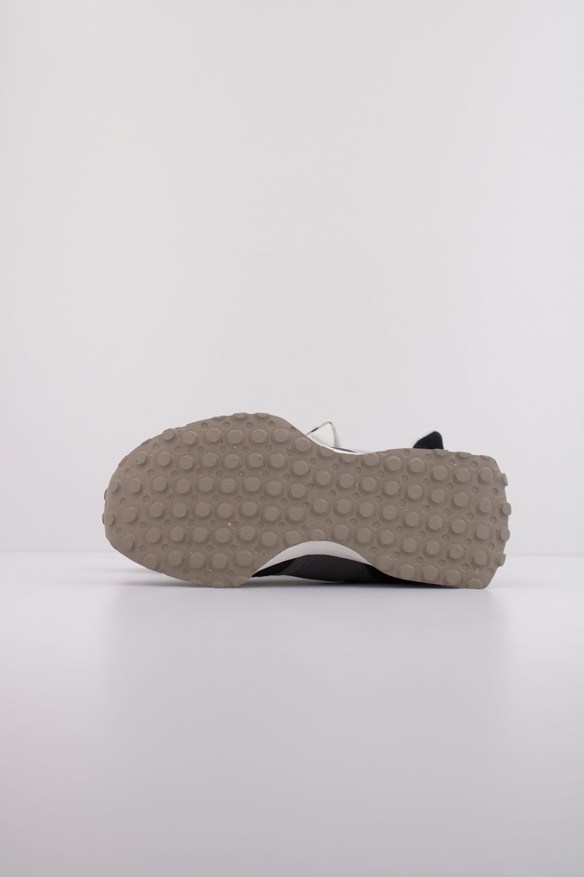 NEW BALANCE PH en color NEGRO  (5)