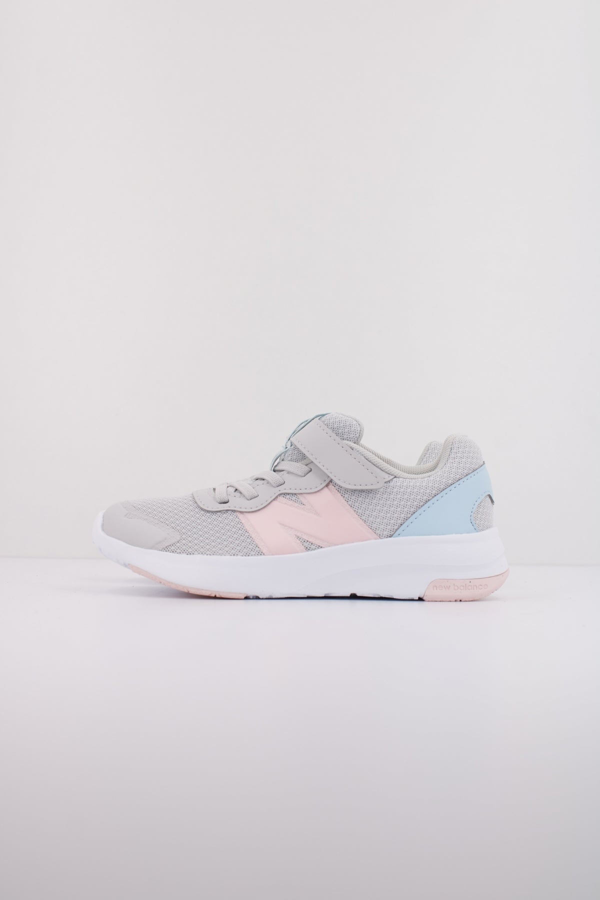NEW BALANCE PT en color GRIS  (1)