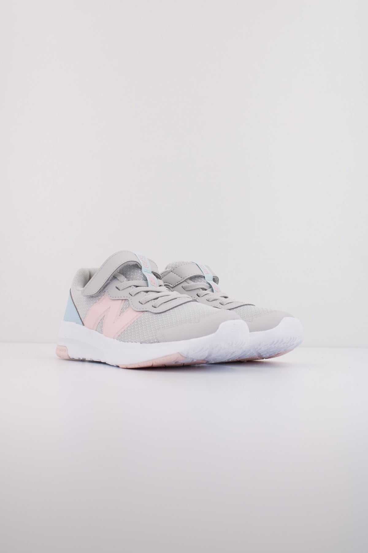 NEW BALANCE PT en color GRIS  (2)