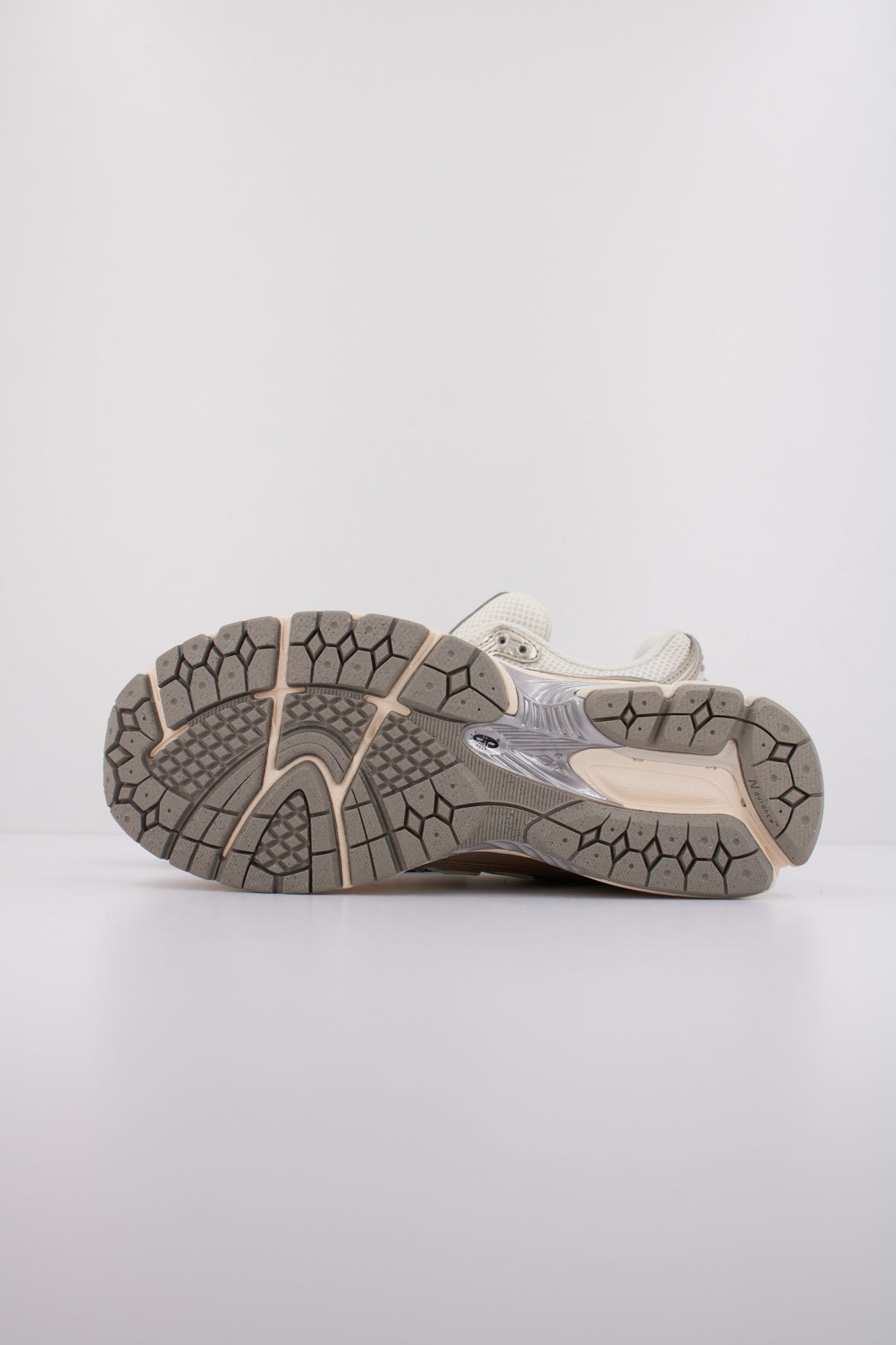 NEW BALANCE U en color BLANCO  (5)