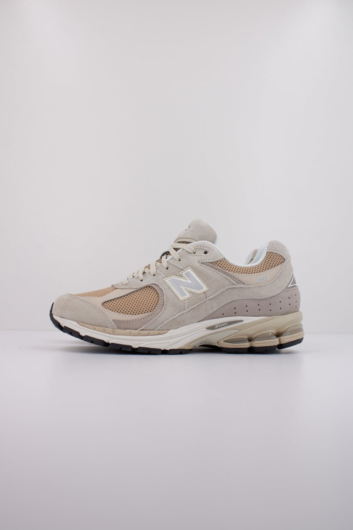 NEW BALANCE U en color MARRON CLARO  (1)