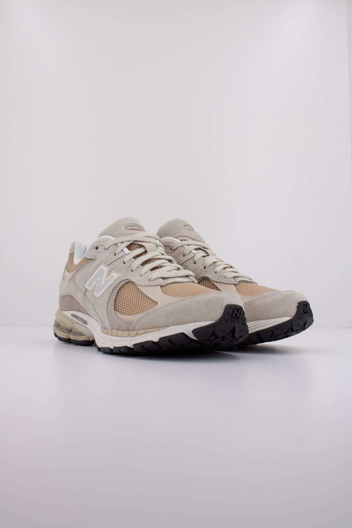 NEW BALANCE U en color MARRON CLARO  (2)