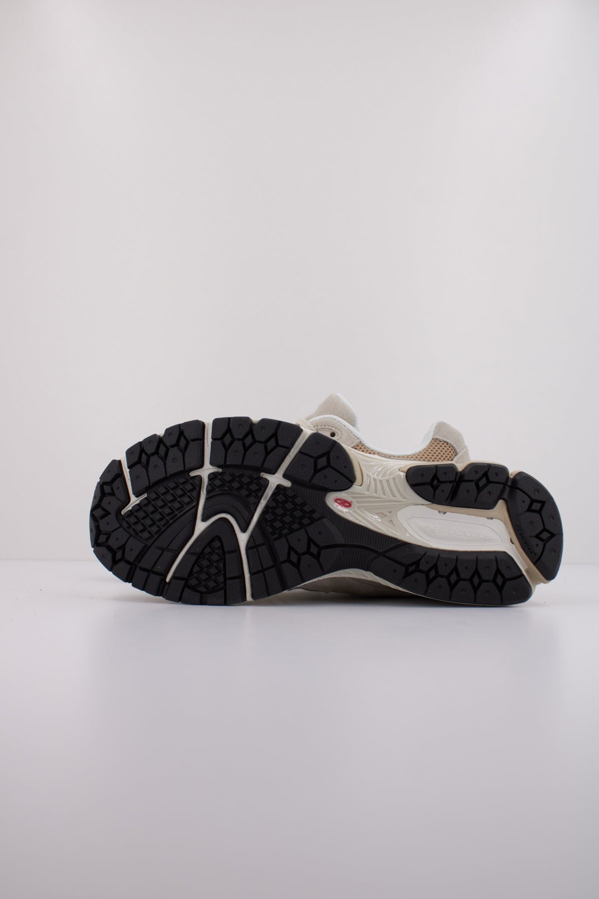 NEW BALANCE U en color MARRON CLARO  (5)