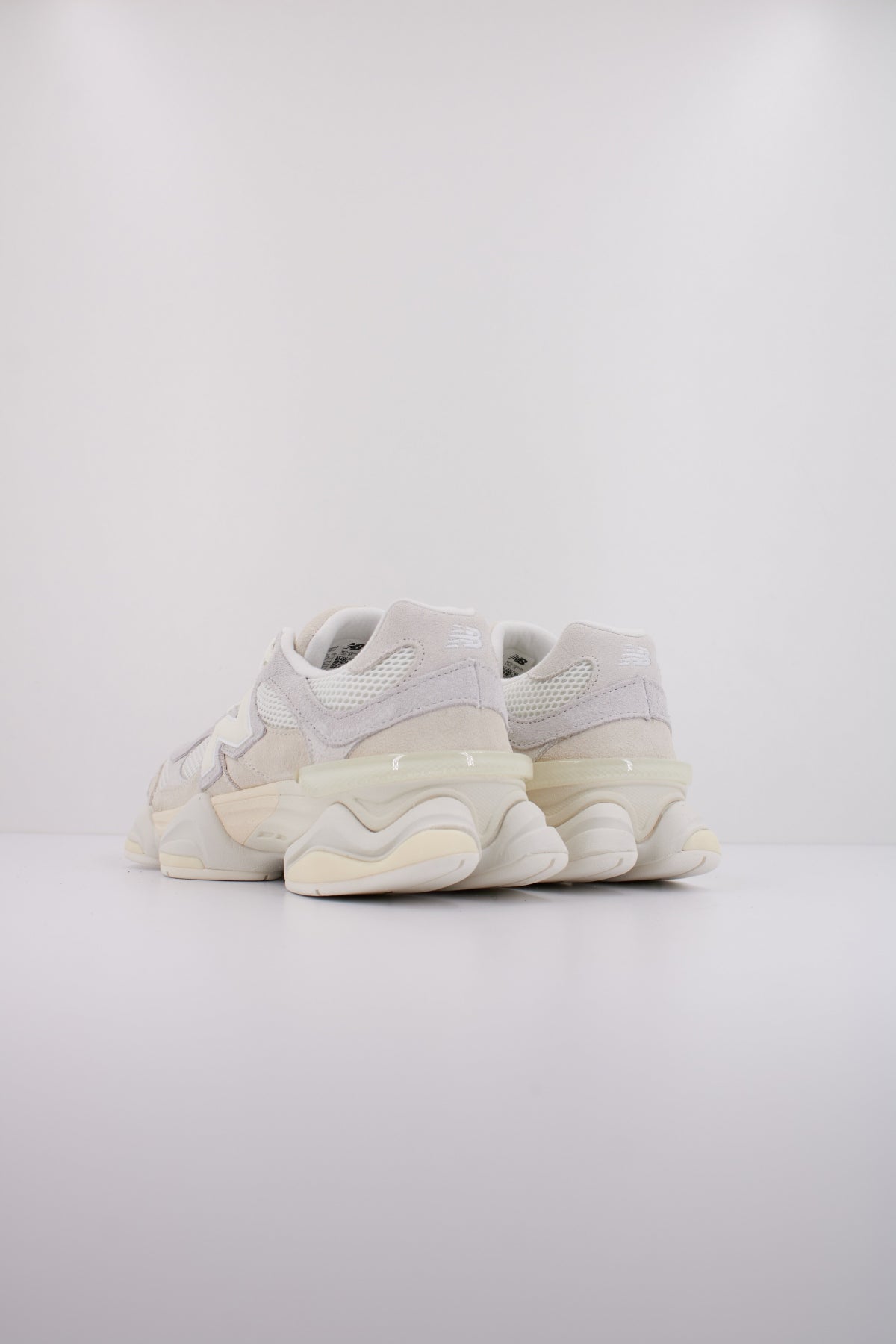 NEW BALANCE U en color BLANCO  (4)