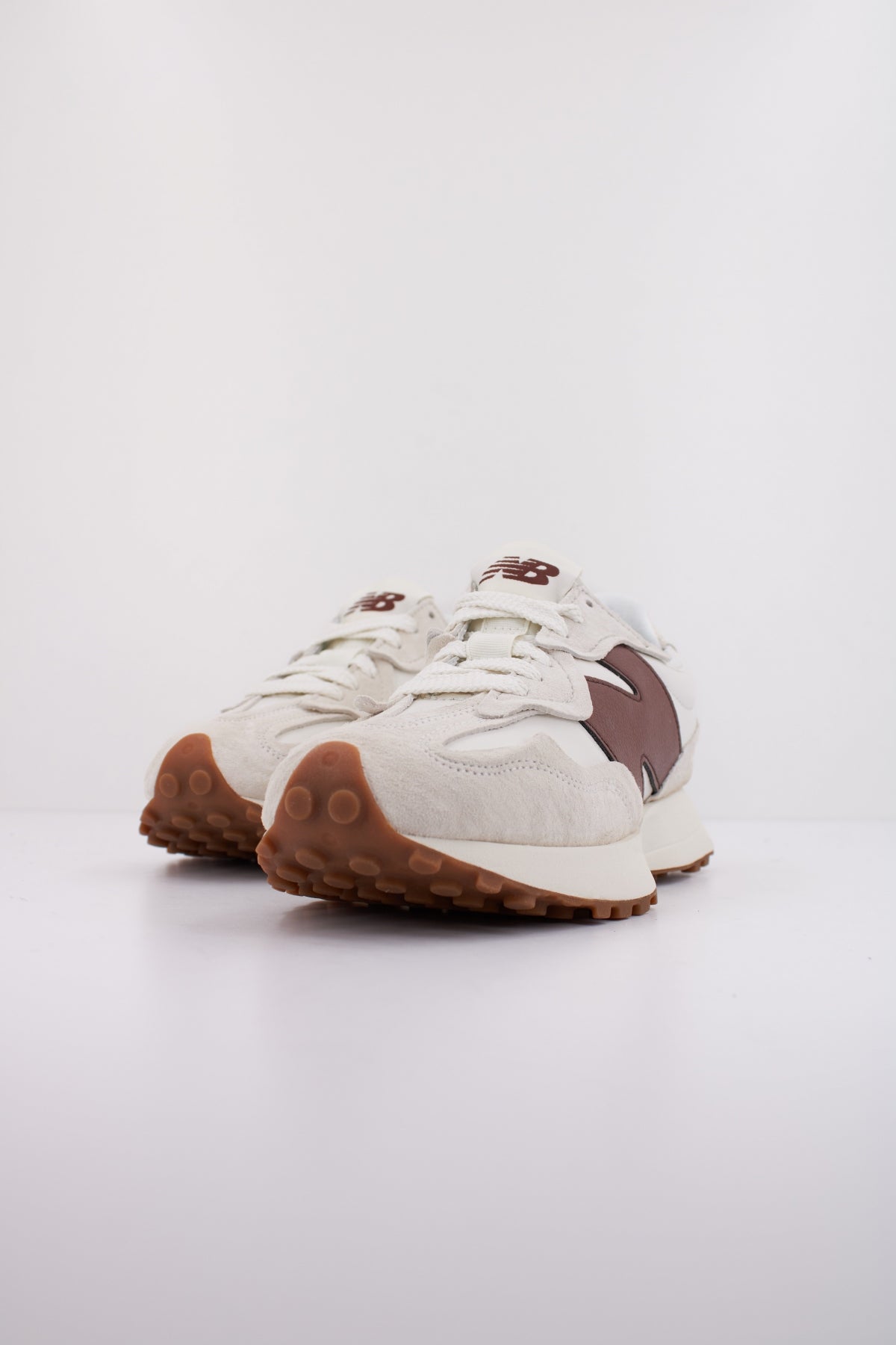 NEW BALANCE U WKM en color BLANCO  (2)