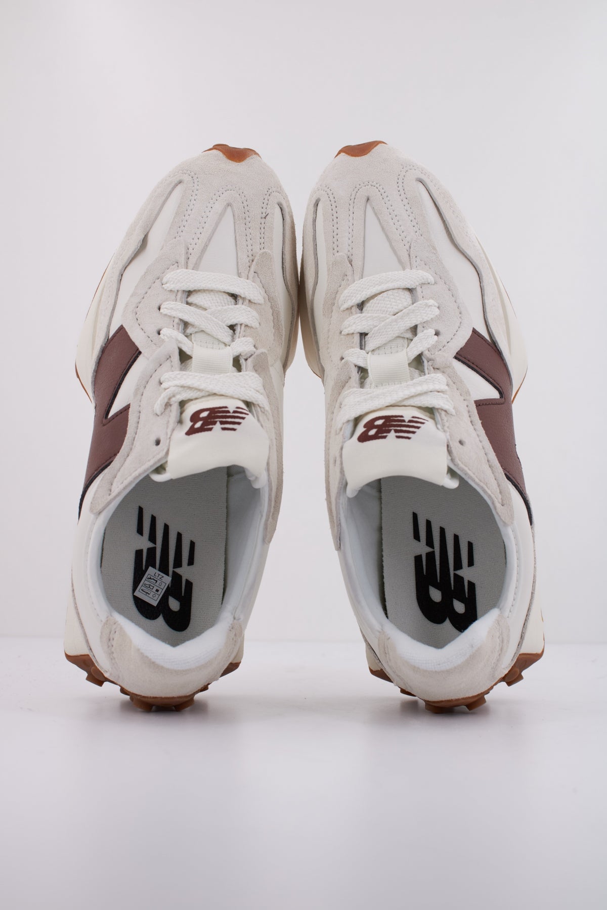 NEW BALANCE U WKM en color BLANCO  (3)