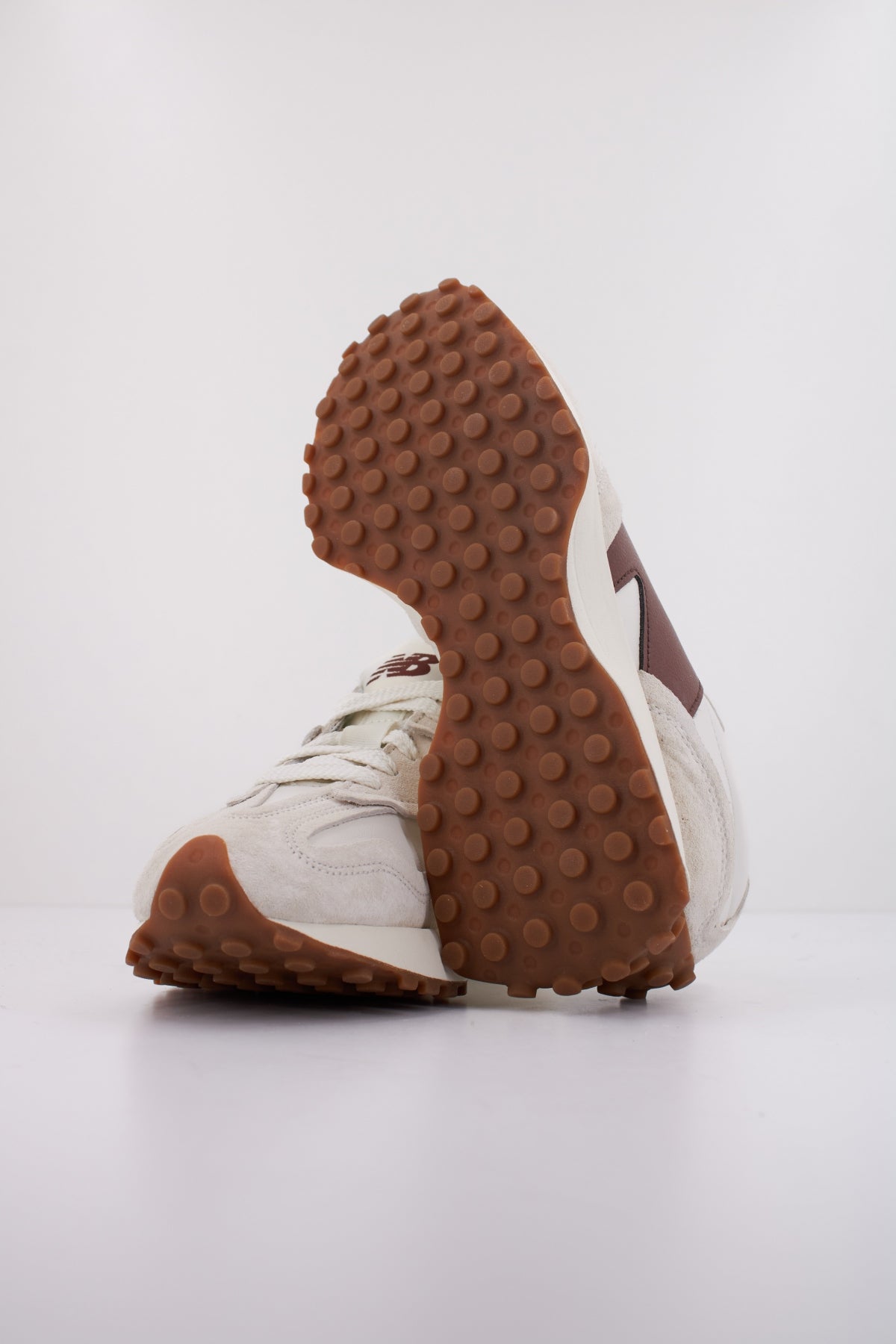 NEW BALANCE U WKM en color BLANCO  (5)