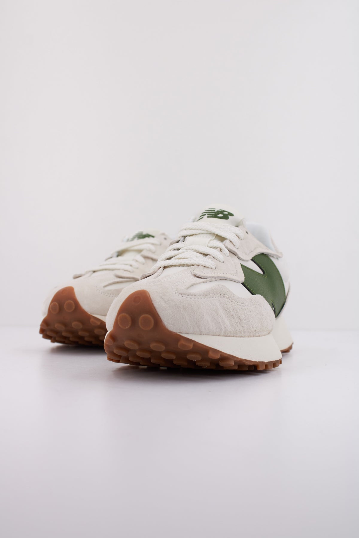 NEW BALANCE U WKN en color BLANCO  (2)