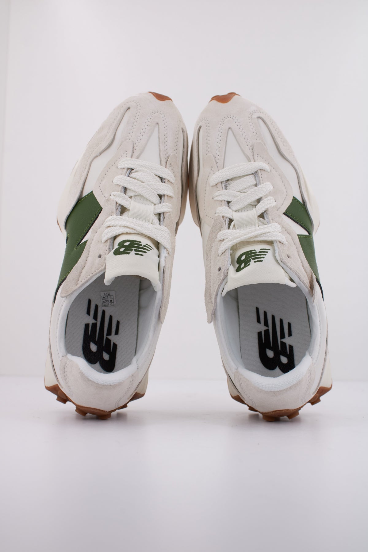 NEW BALANCE U WKN en color BLANCO  (3)