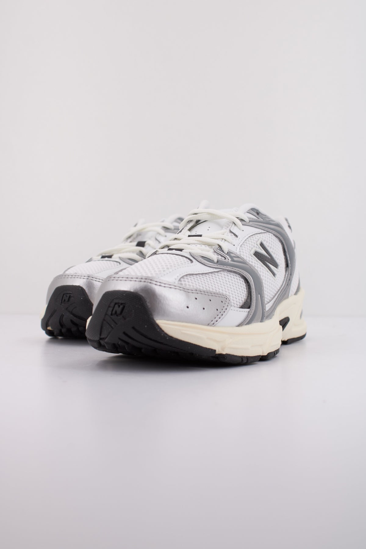 NEW BALANCE U ESA en color BLANCO  (2)