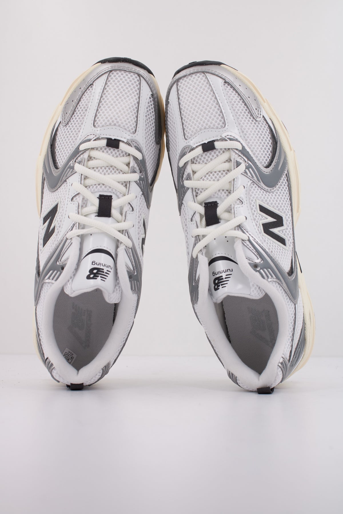 NEW BALANCE U ESA en color BLANCO  (3)