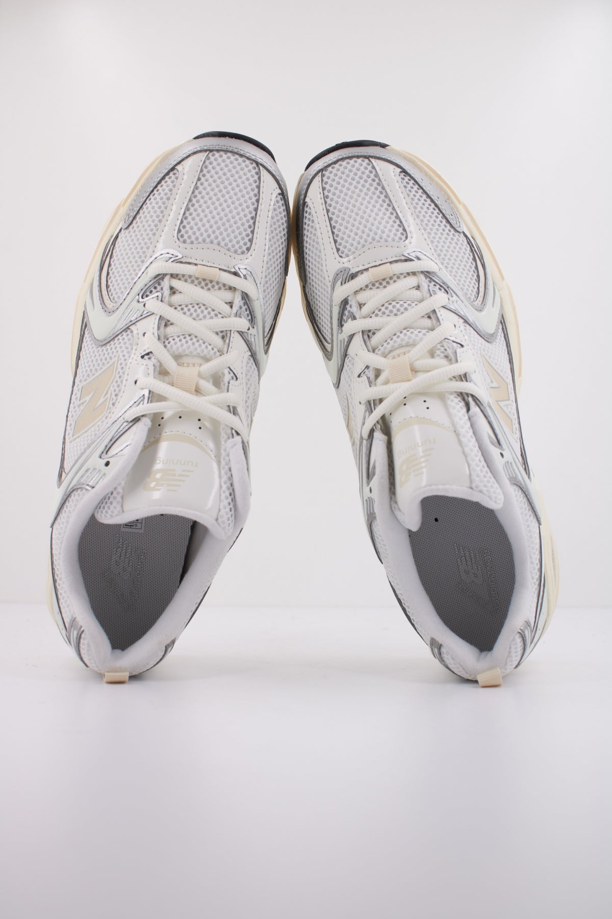 NEW BALANCE U SB en color BLANCO  (3)