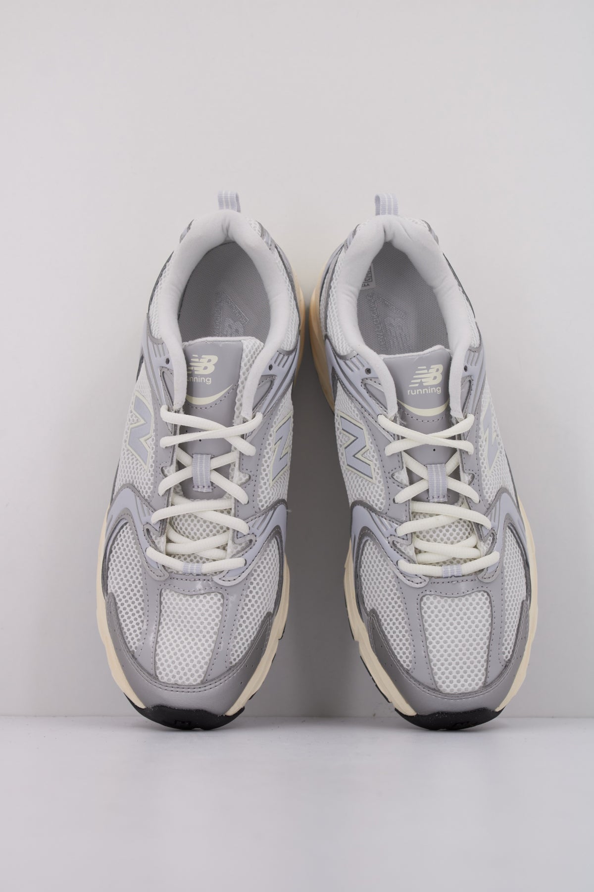 NEW BALANCE US EA en color GRIS  (3)