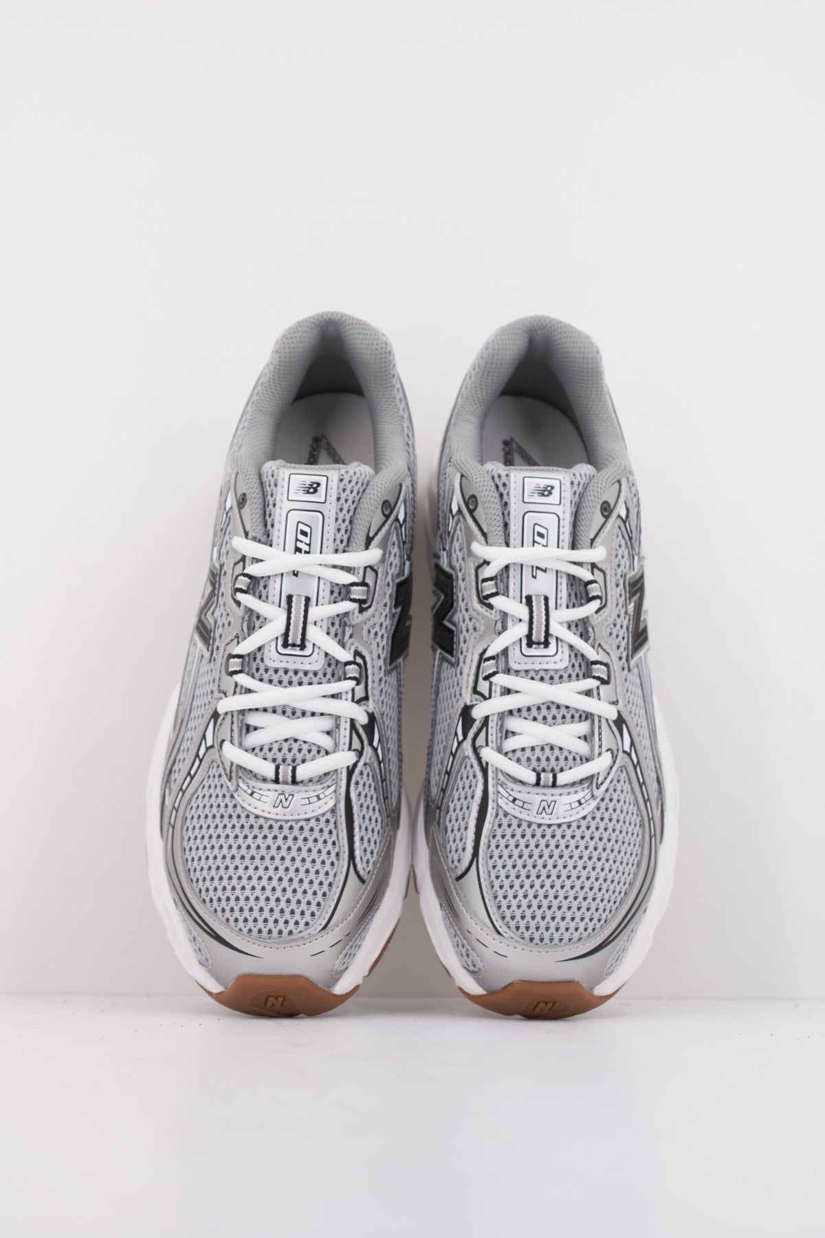 NEW BALANCE U en color GRIS  (3)