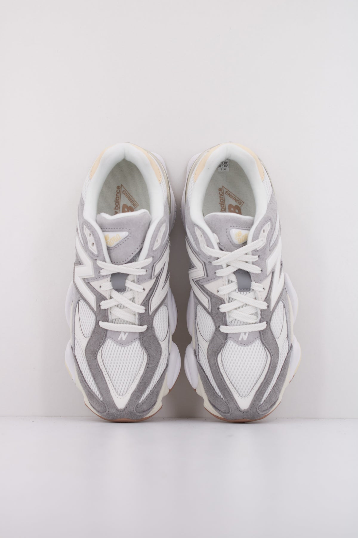 NEW BALANCE U en color GRIS  (3)