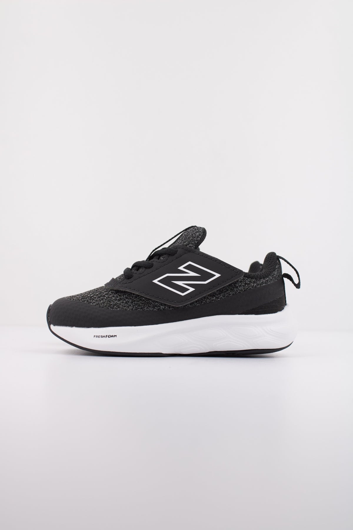 NEW BALANCE NW EA  en color NEGRO  (1)