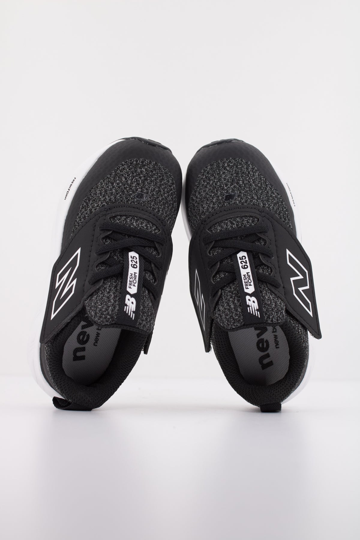 NEW BALANCE NW EA  en color NEGRO  (3)