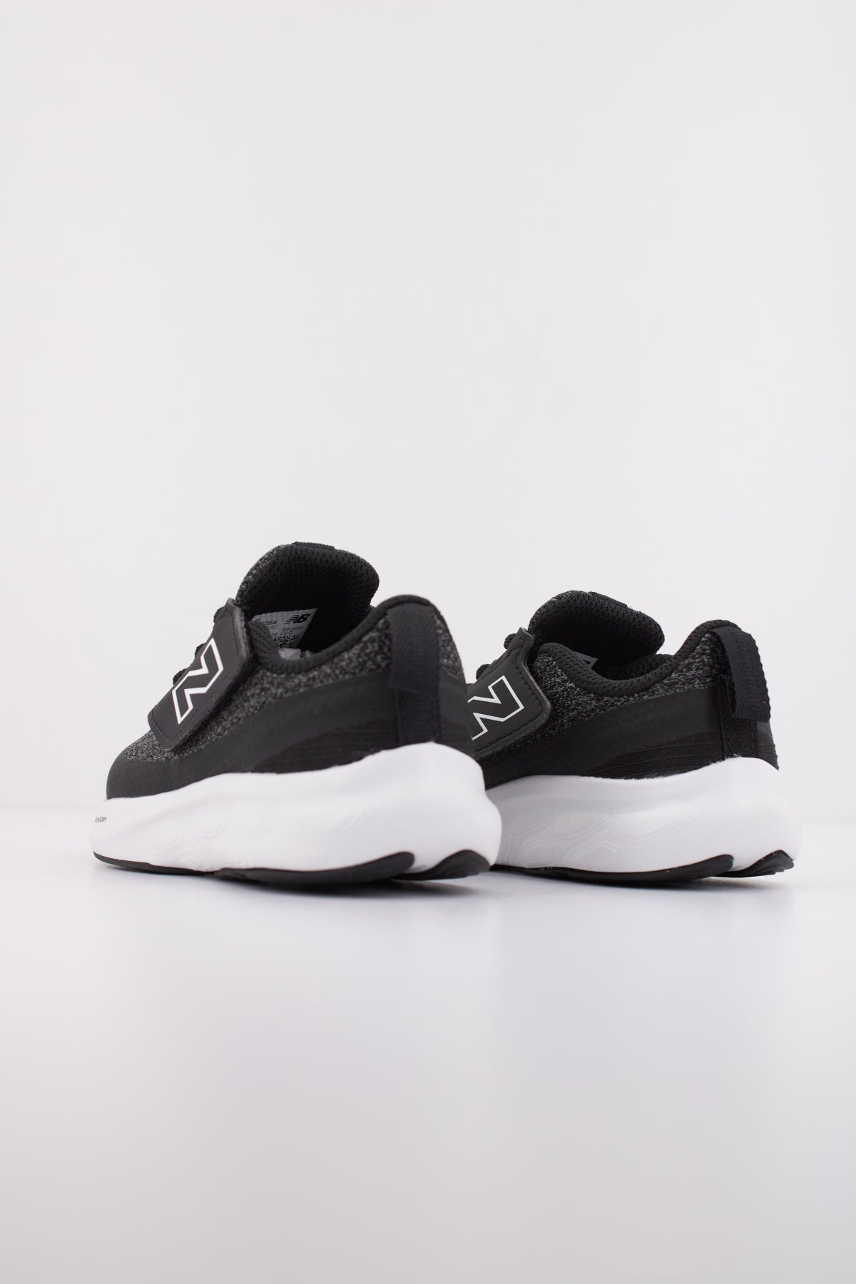 NEW BALANCE NW EA  en color NEGRO  (4)