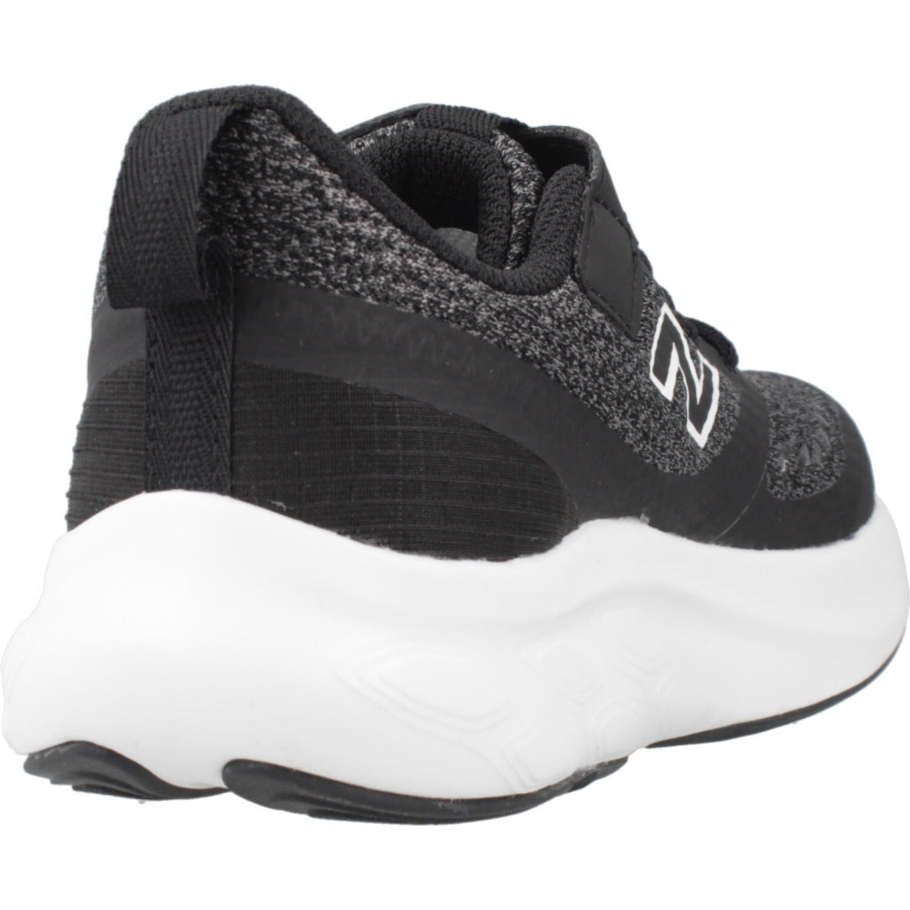 NEW BALANCE  en color NEGRO  (3)