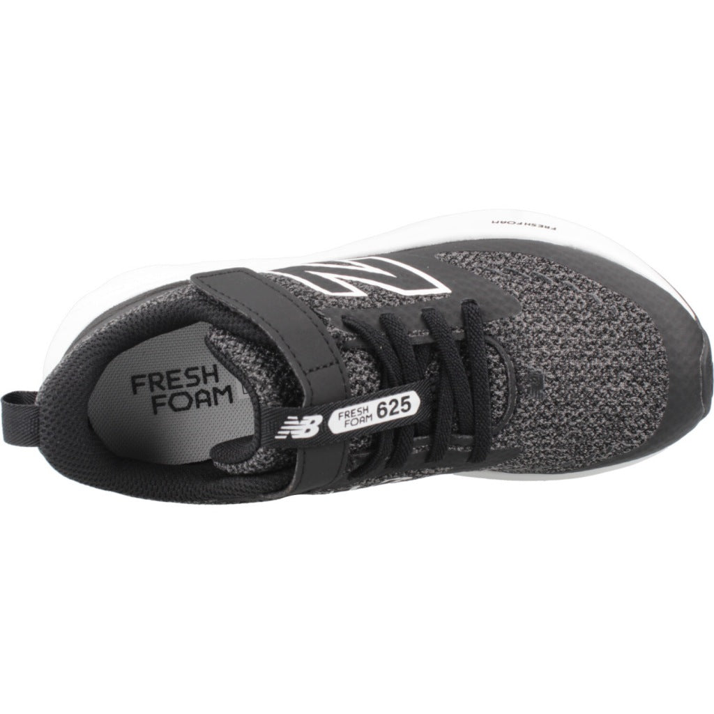 NEW BALANCE  en color NEGRO  (7)