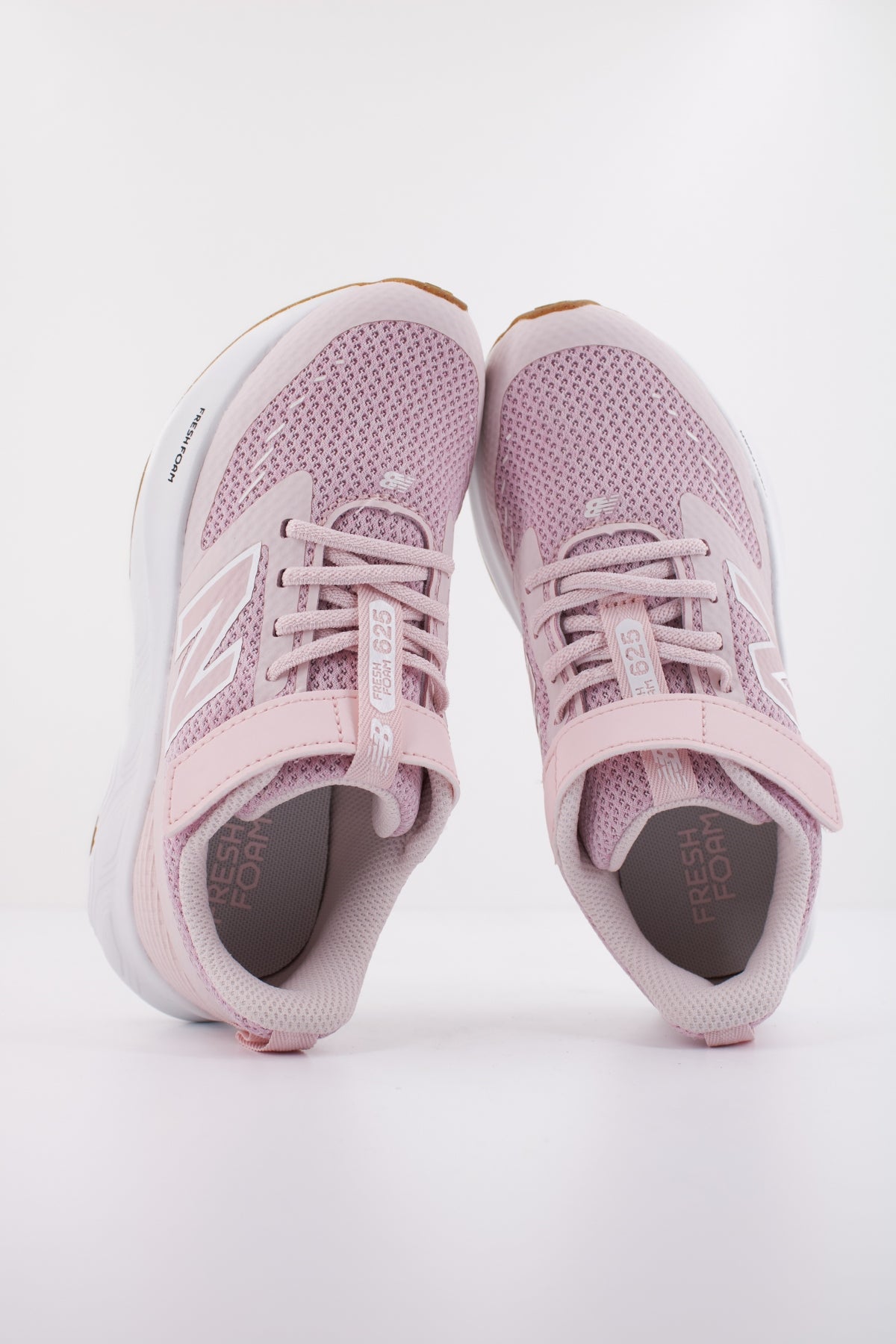 NEW BALANCE PT EC en color ROSA  (3)