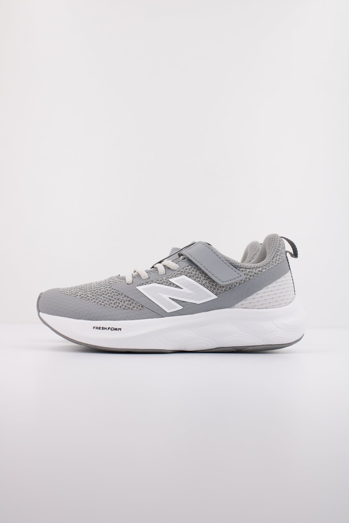 NEW BALANCE PT ED en color GRIS  (1)