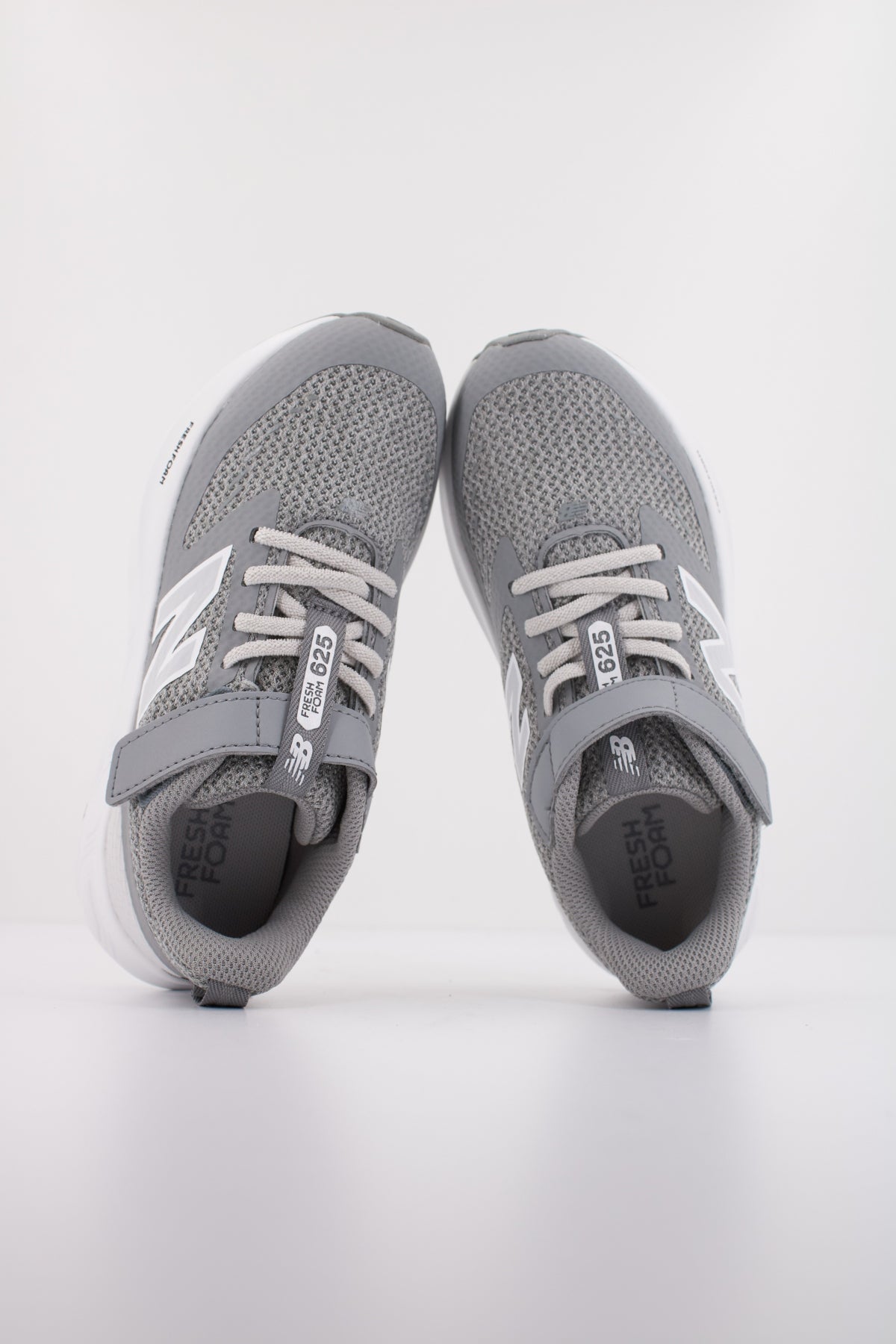 NEW BALANCE PT ED en color GRIS  (3)
