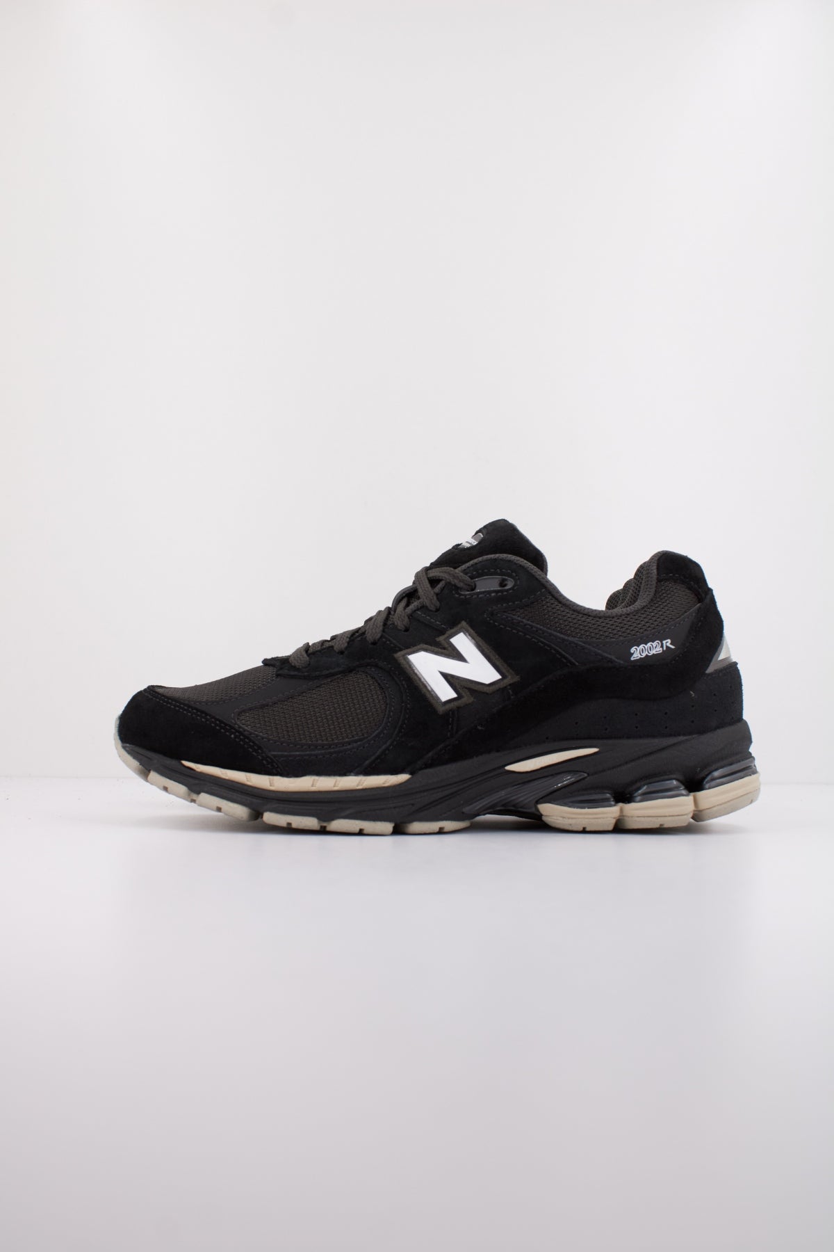 NEW BALANCE U en color NEGRO  (1)