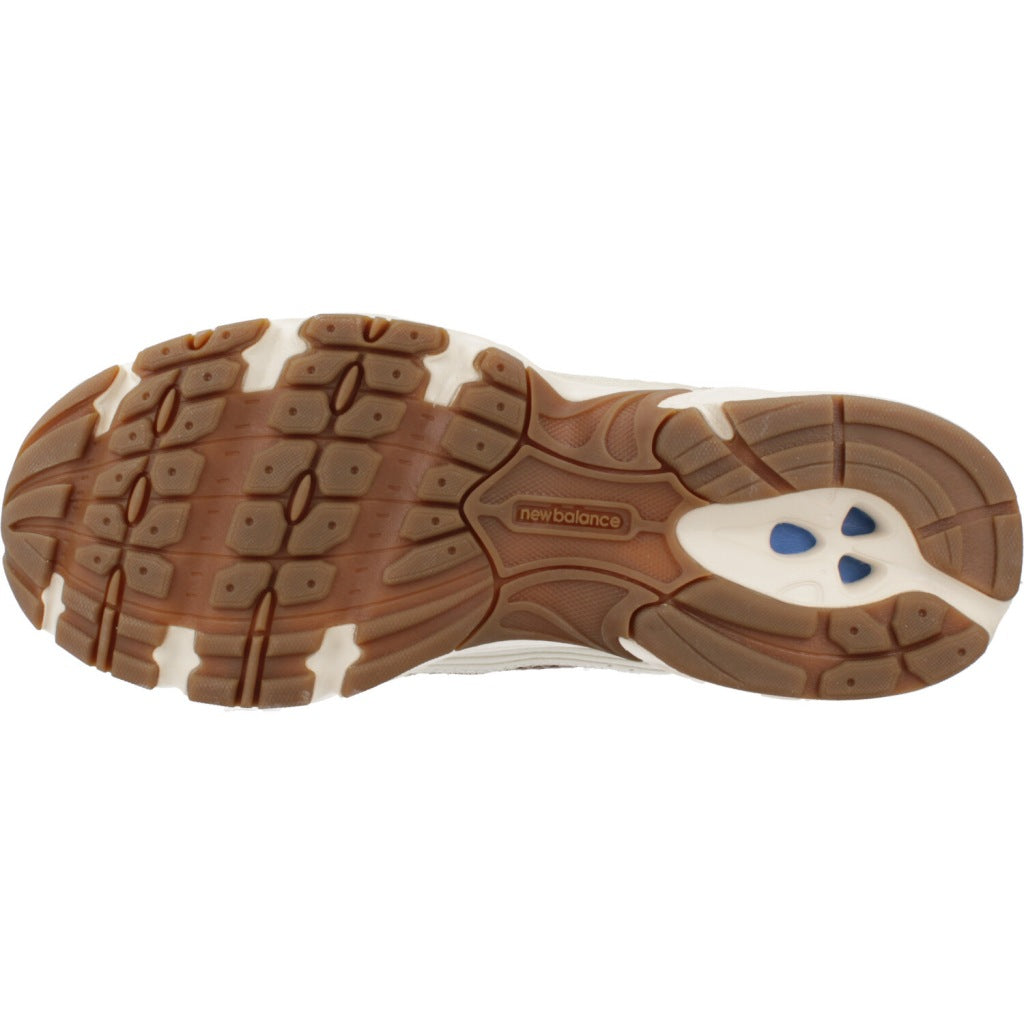 NEW BALANCE U en color MARRON  (6)