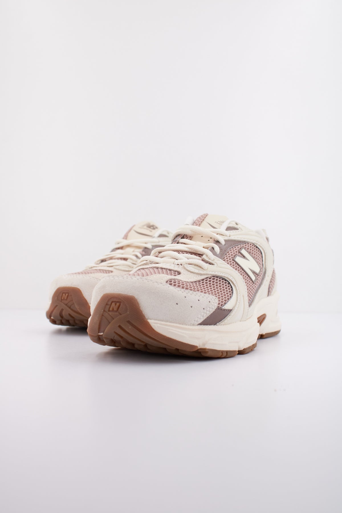 NEW BALANCE U en color MARRON  (2)