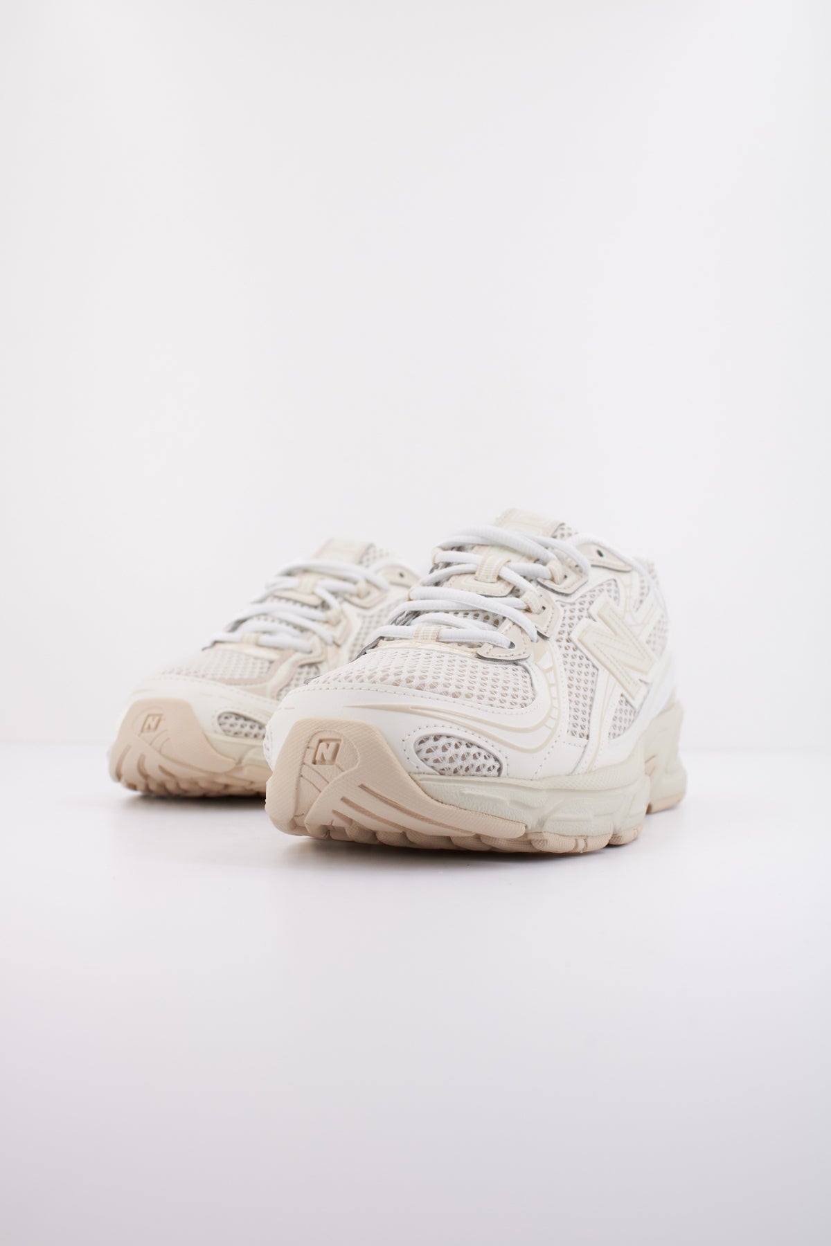 NEW BALANCE U en color BEIS  (2)