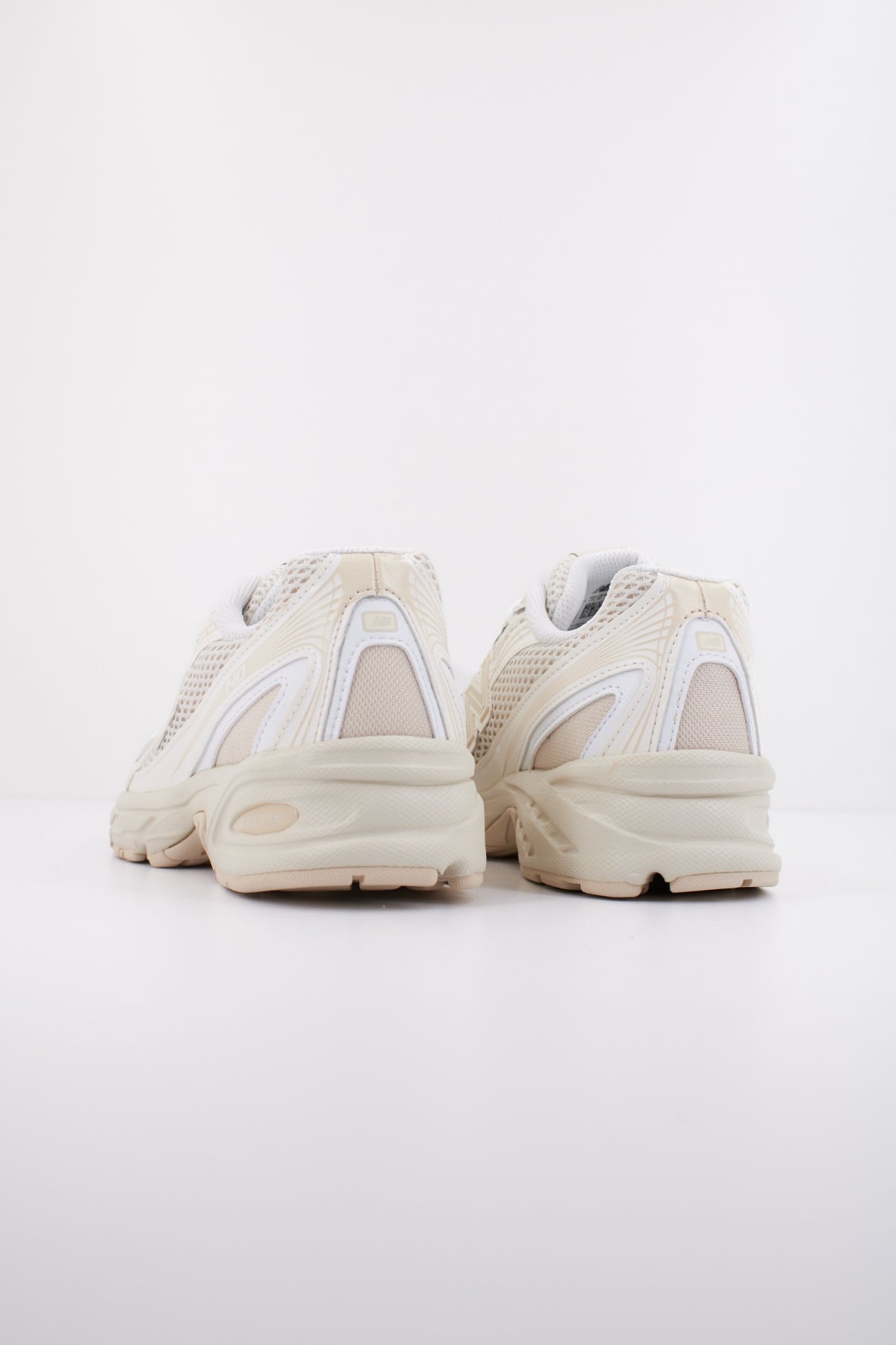 NEW BALANCE U en color BEIS  (4)