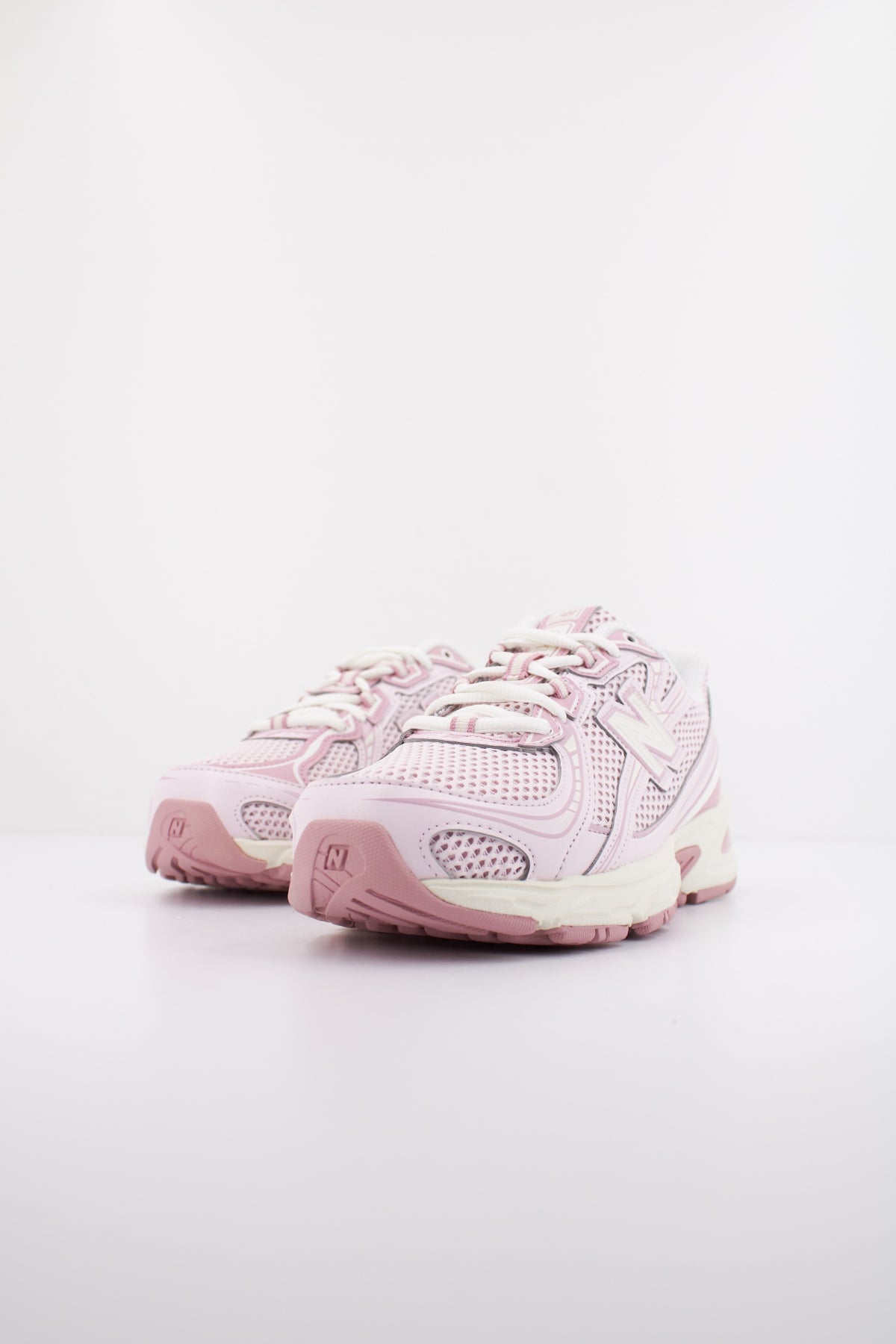 NEW BALANCE U en color ROSA  (2)
