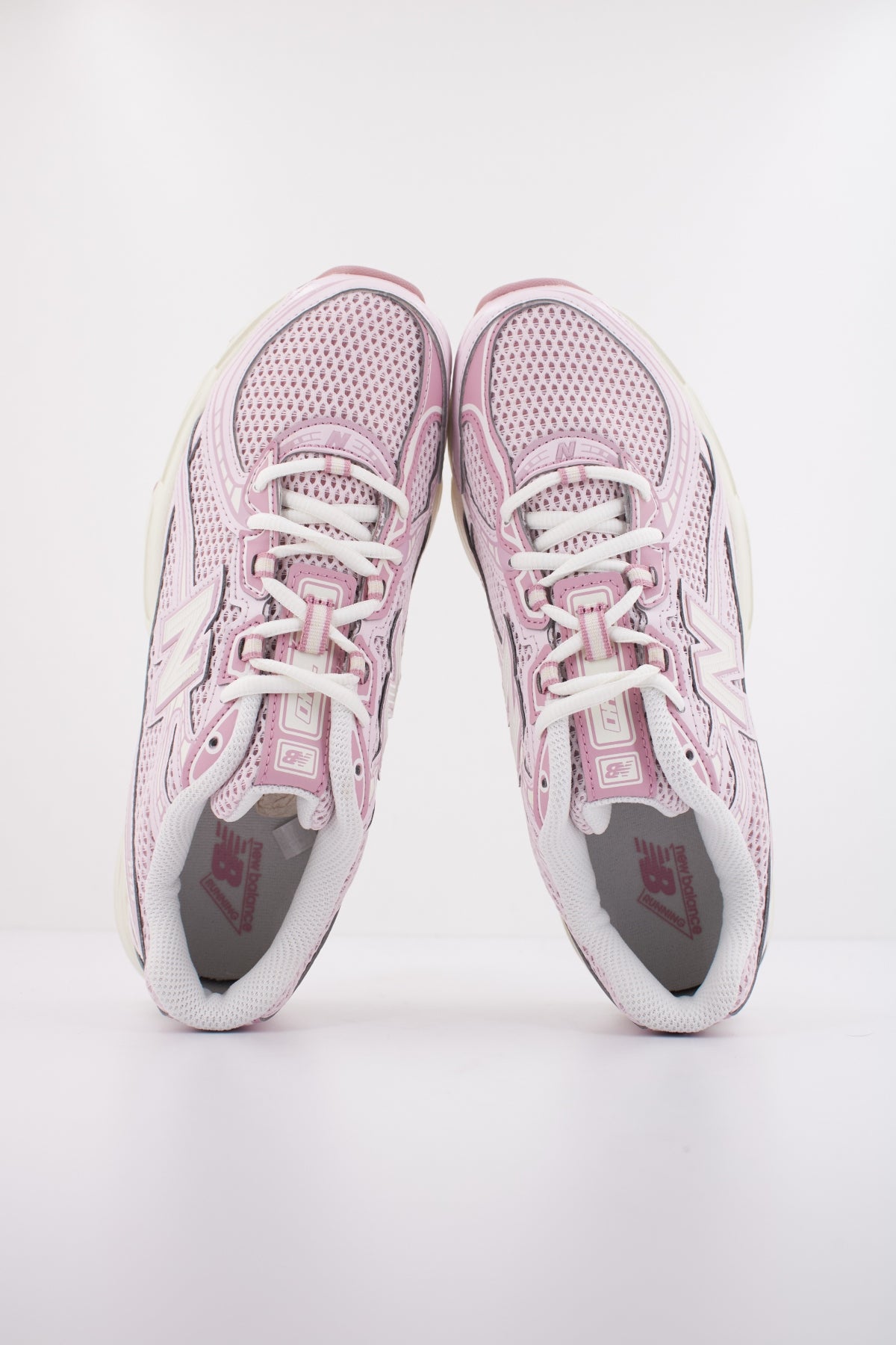 NEW BALANCE U en color ROSA  (3)