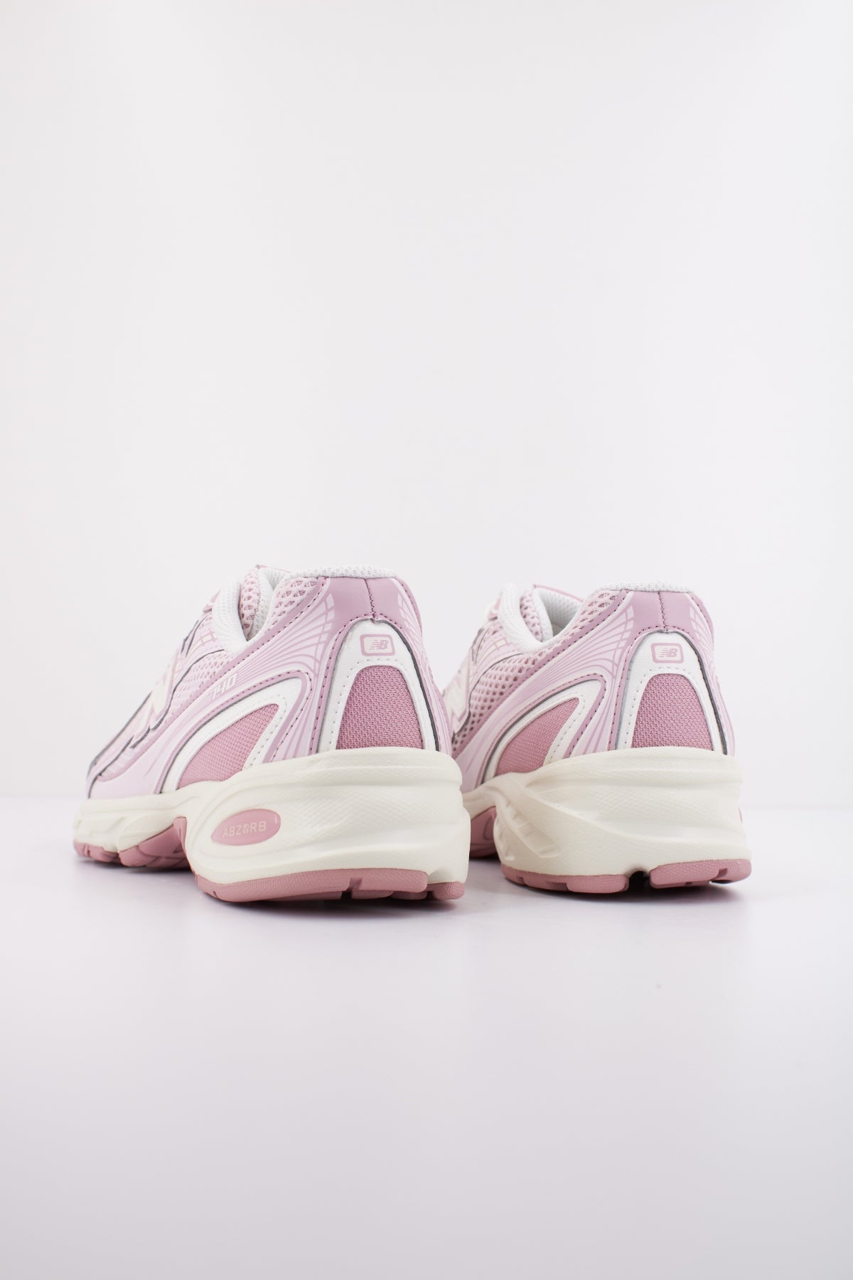 NEW BALANCE U en color ROSA  (4)