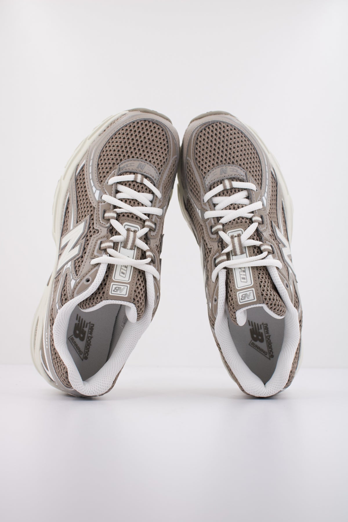 NEW BALANCE U en color MARRON  (3)
