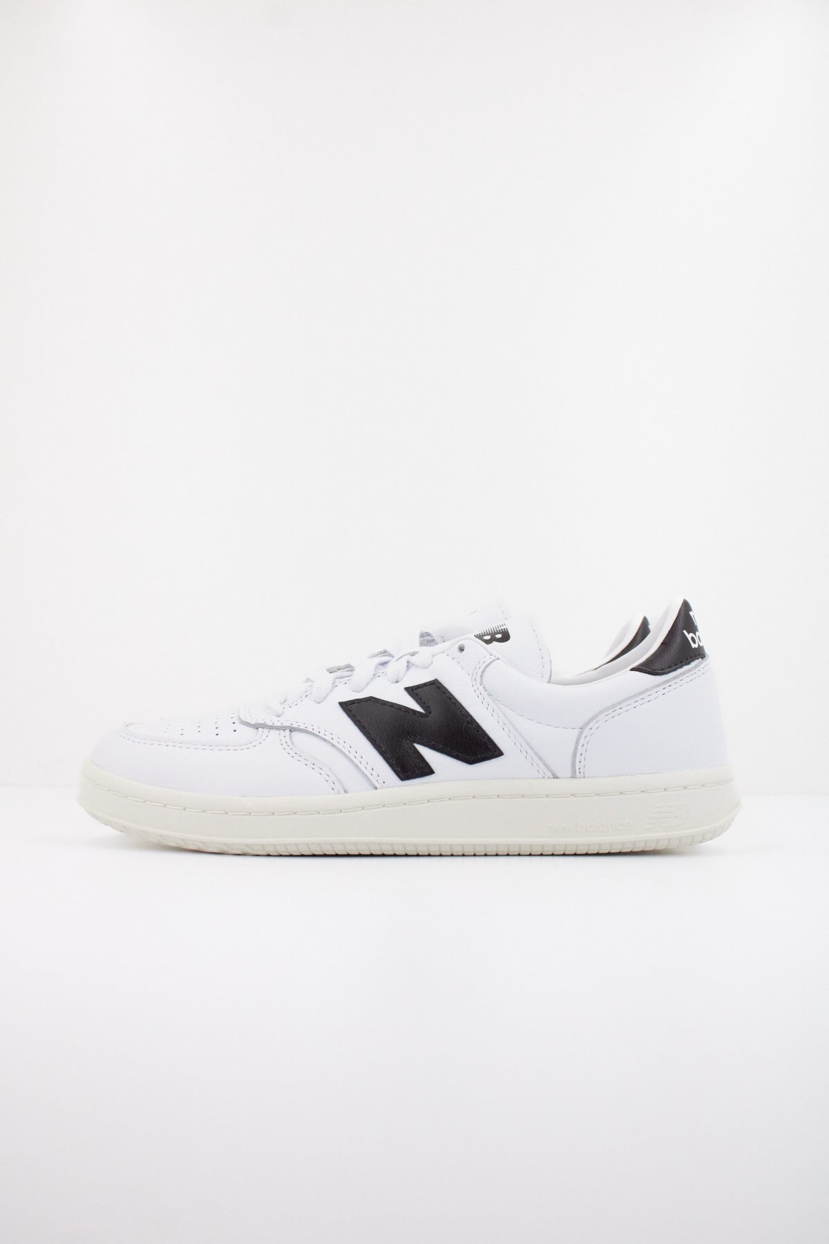 NEW BALANCE CT CLA en color BLANCO  (1)