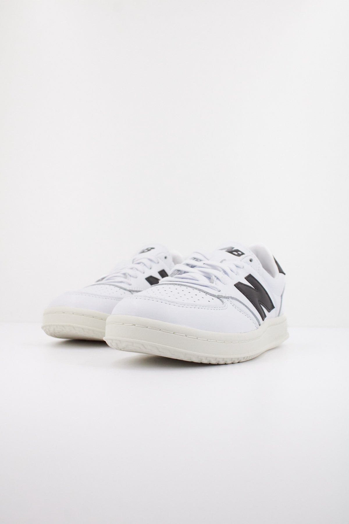 NEW BALANCE CT CLA en color BLANCO  (2)