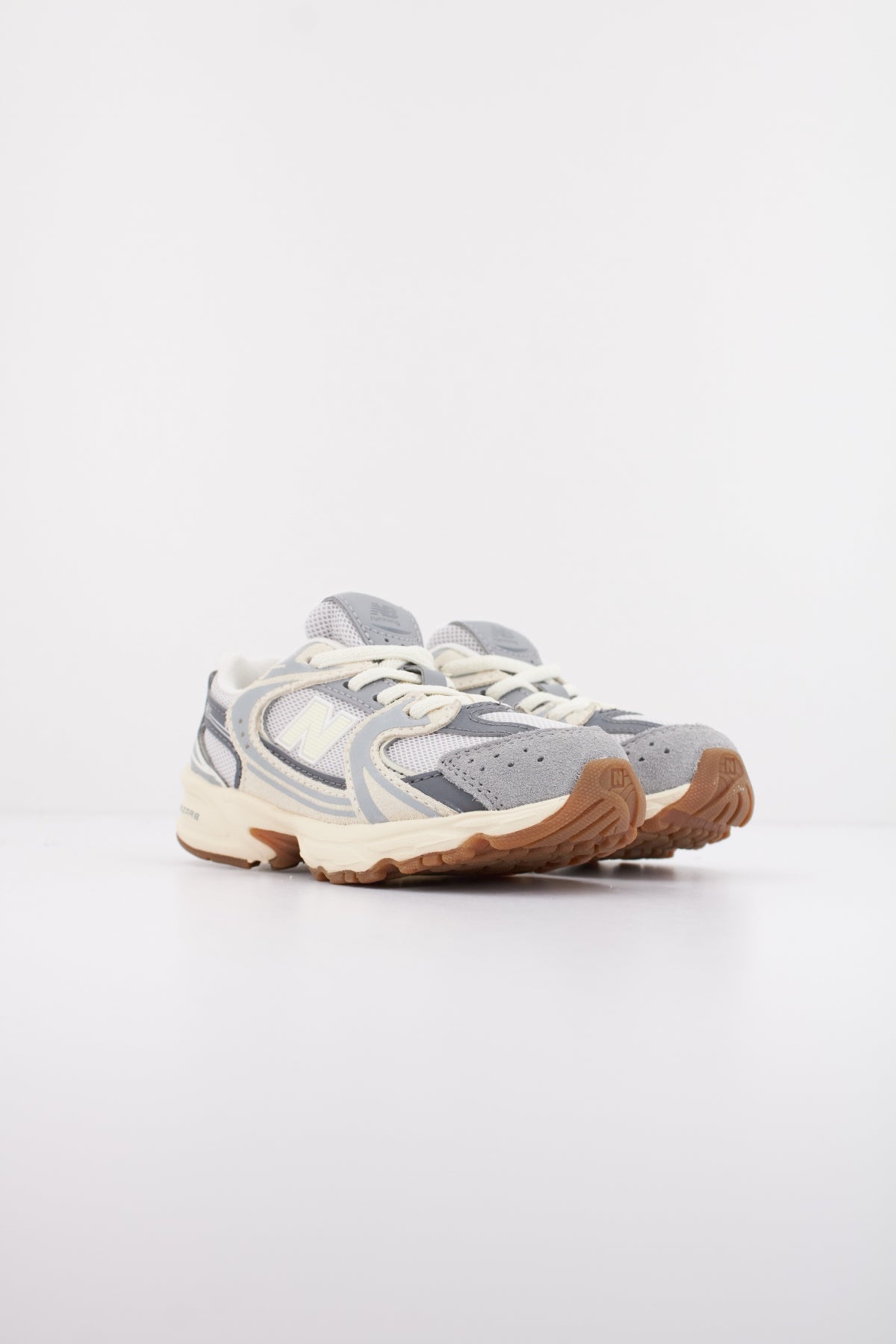 NEW BALANCE IZ en color GRIS  (2)