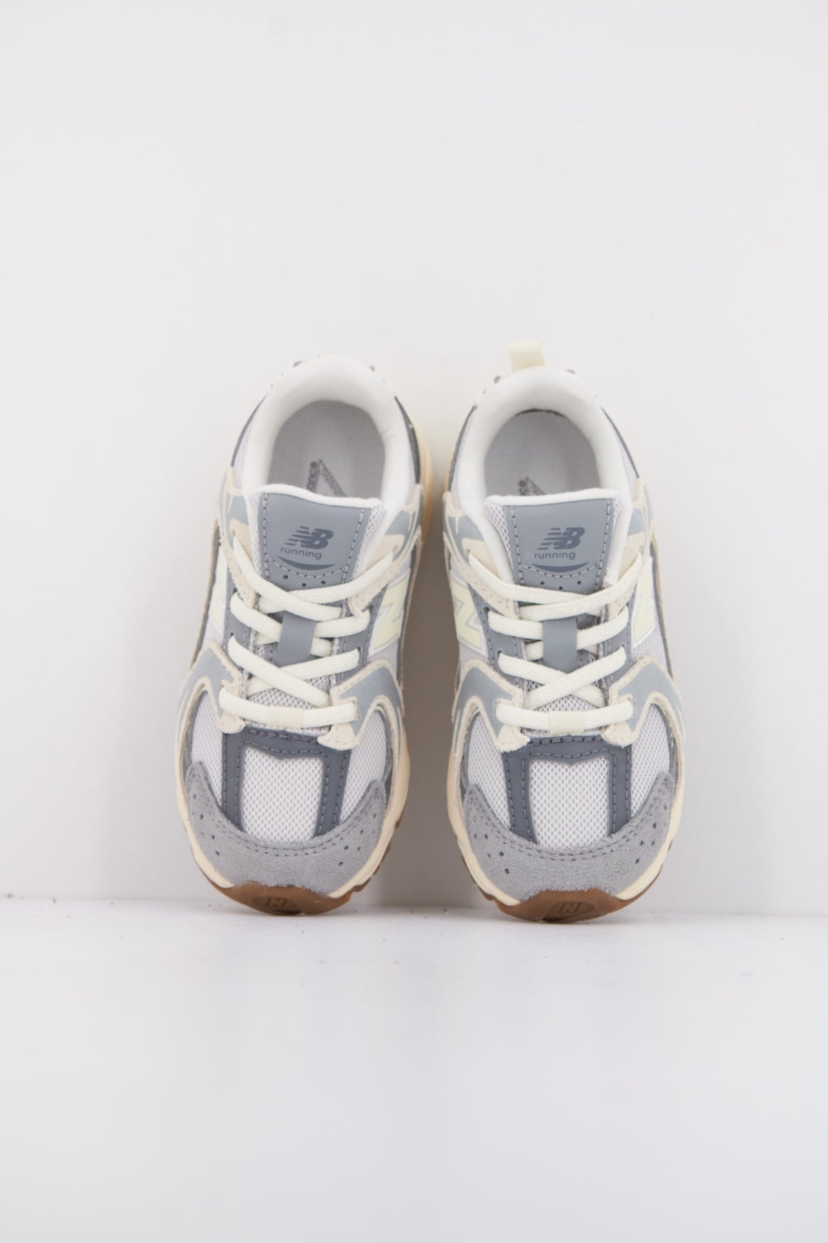 NEW BALANCE IZ en color GRIS  (3)