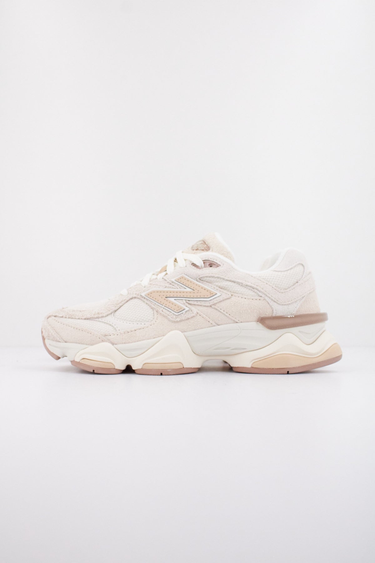 NEW BALANCE U  en color BEIS  (1)