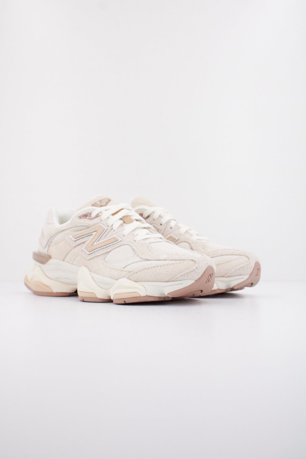 NEW BALANCE U  en color BEIS  (2)