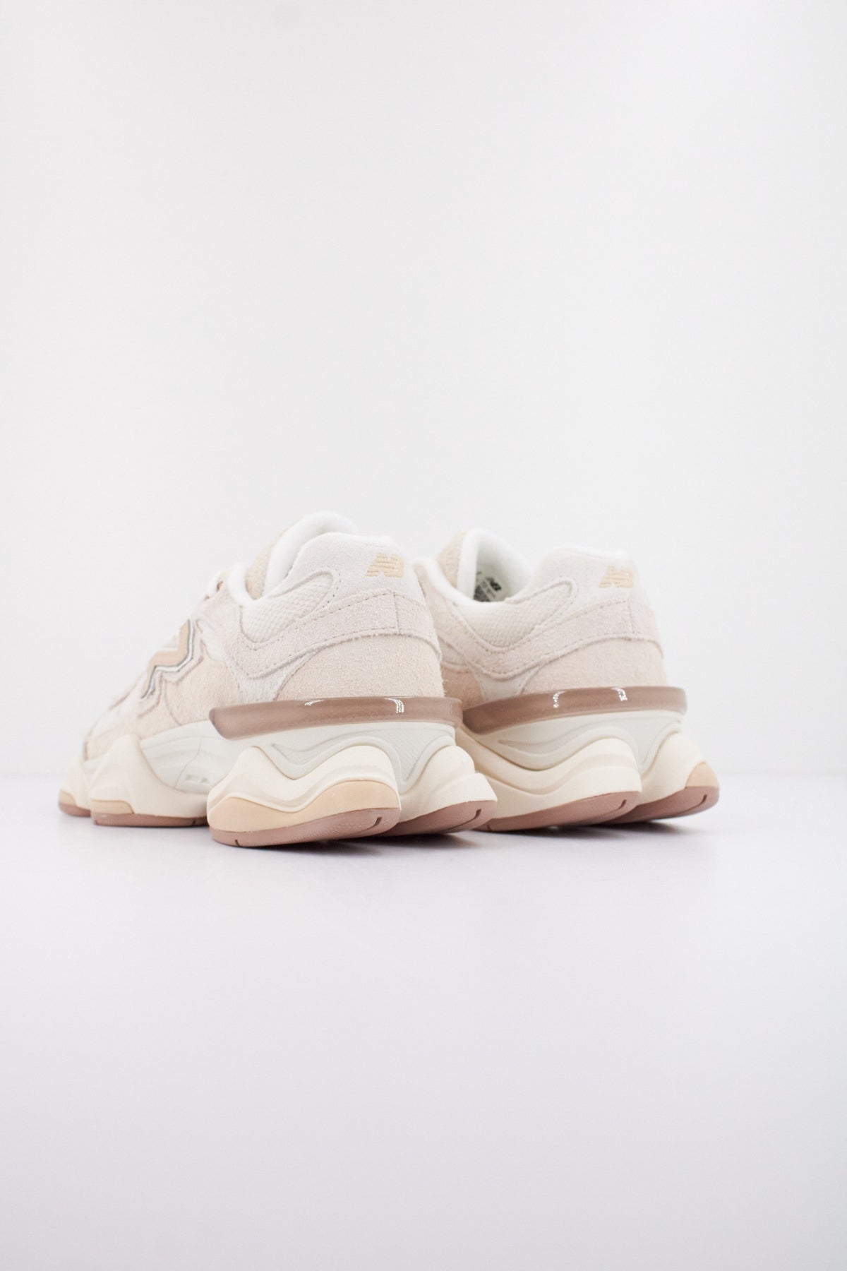 NEW BALANCE U  en color BEIS  (4)