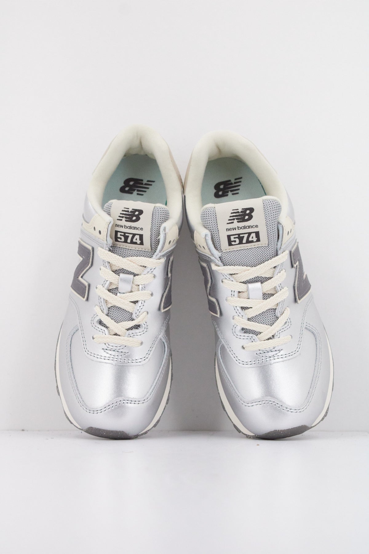 NEW BALANCE WL  en color PLATA  (3)