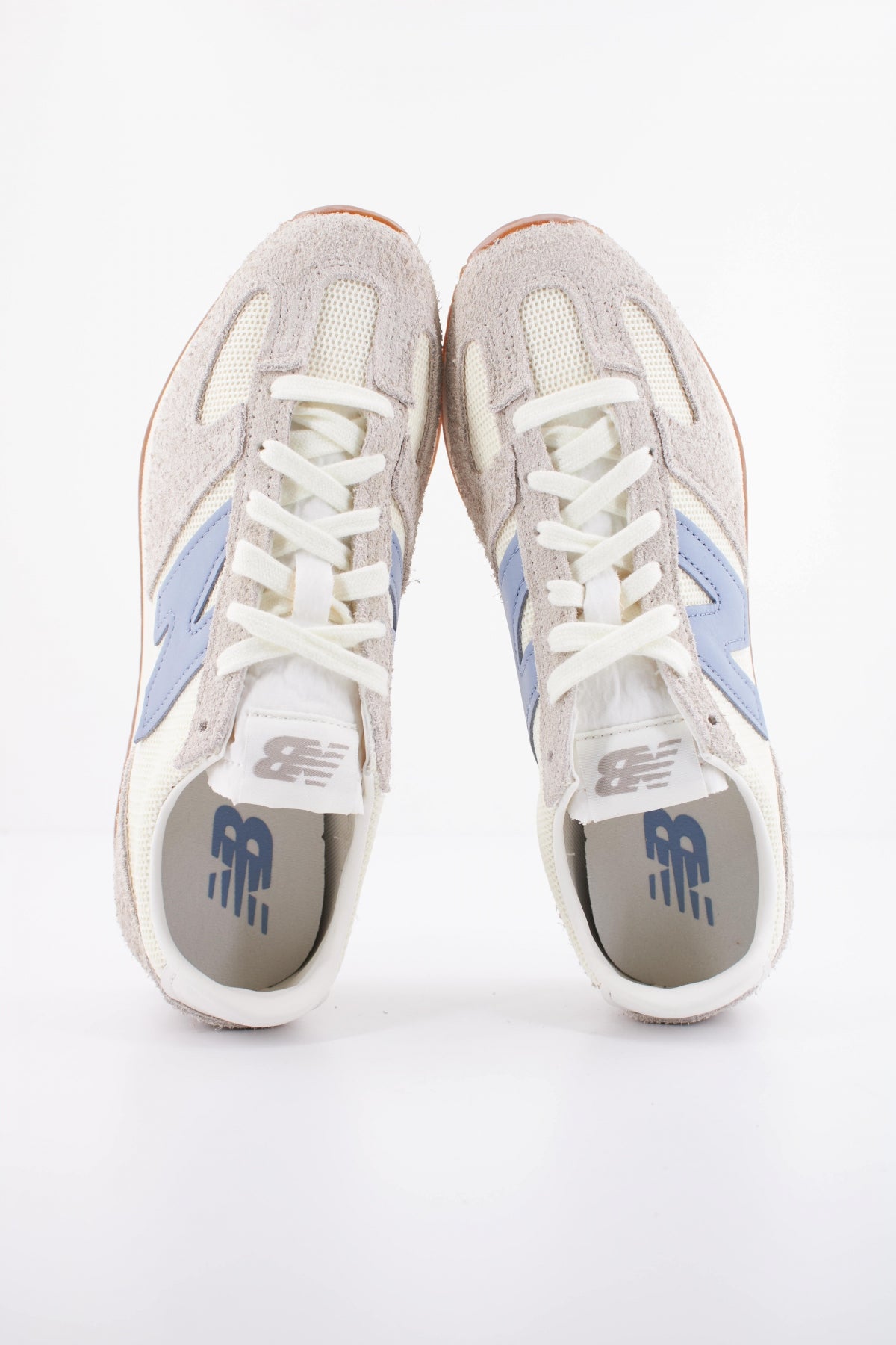 NEW BALANCE U AA en color BEIS  (3)