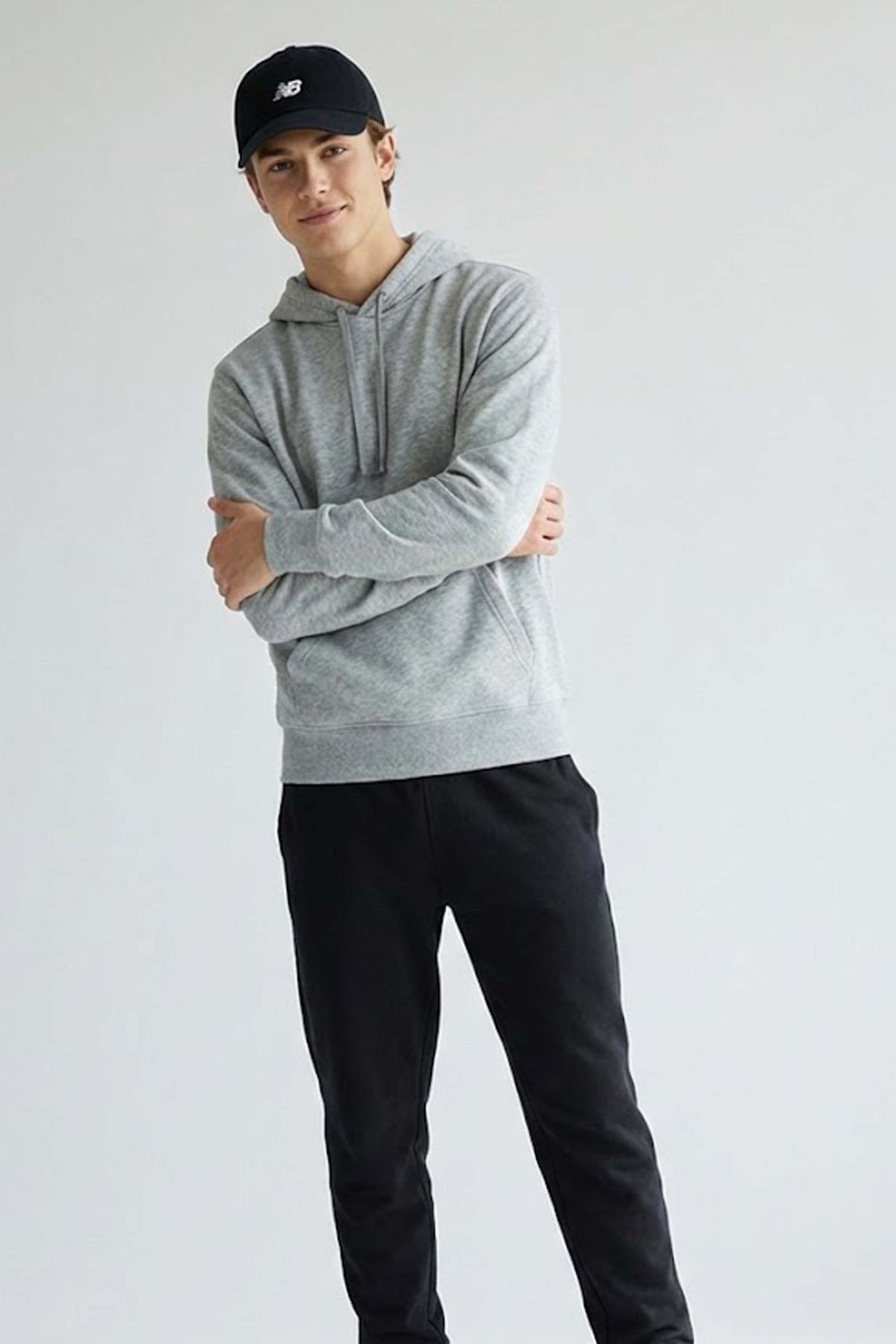 NEW BALANCE LAH  en color NEGRO  (1)